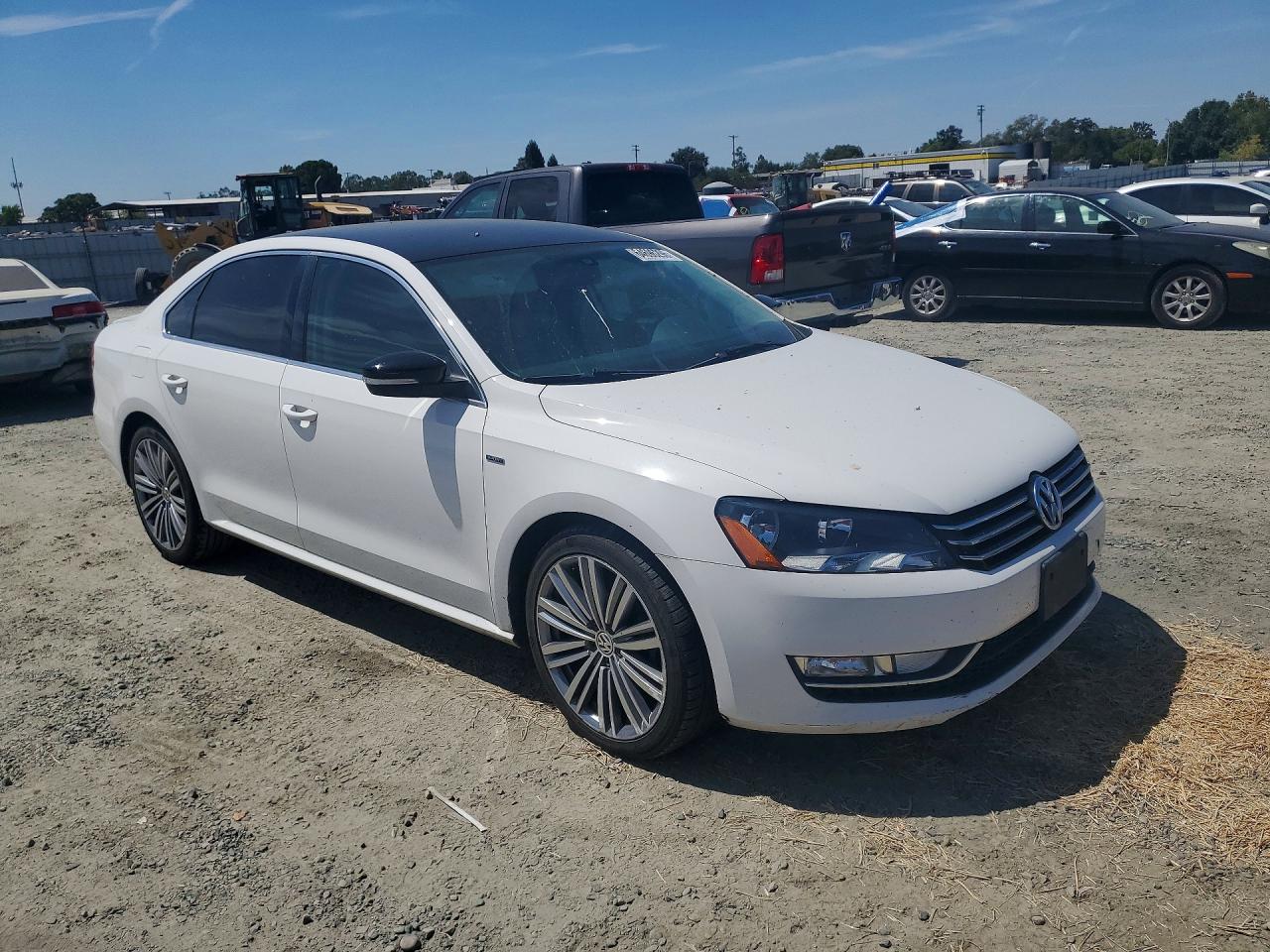 2015 Volkswagen Passat Se White vin: 1VWBT7A36FC054344