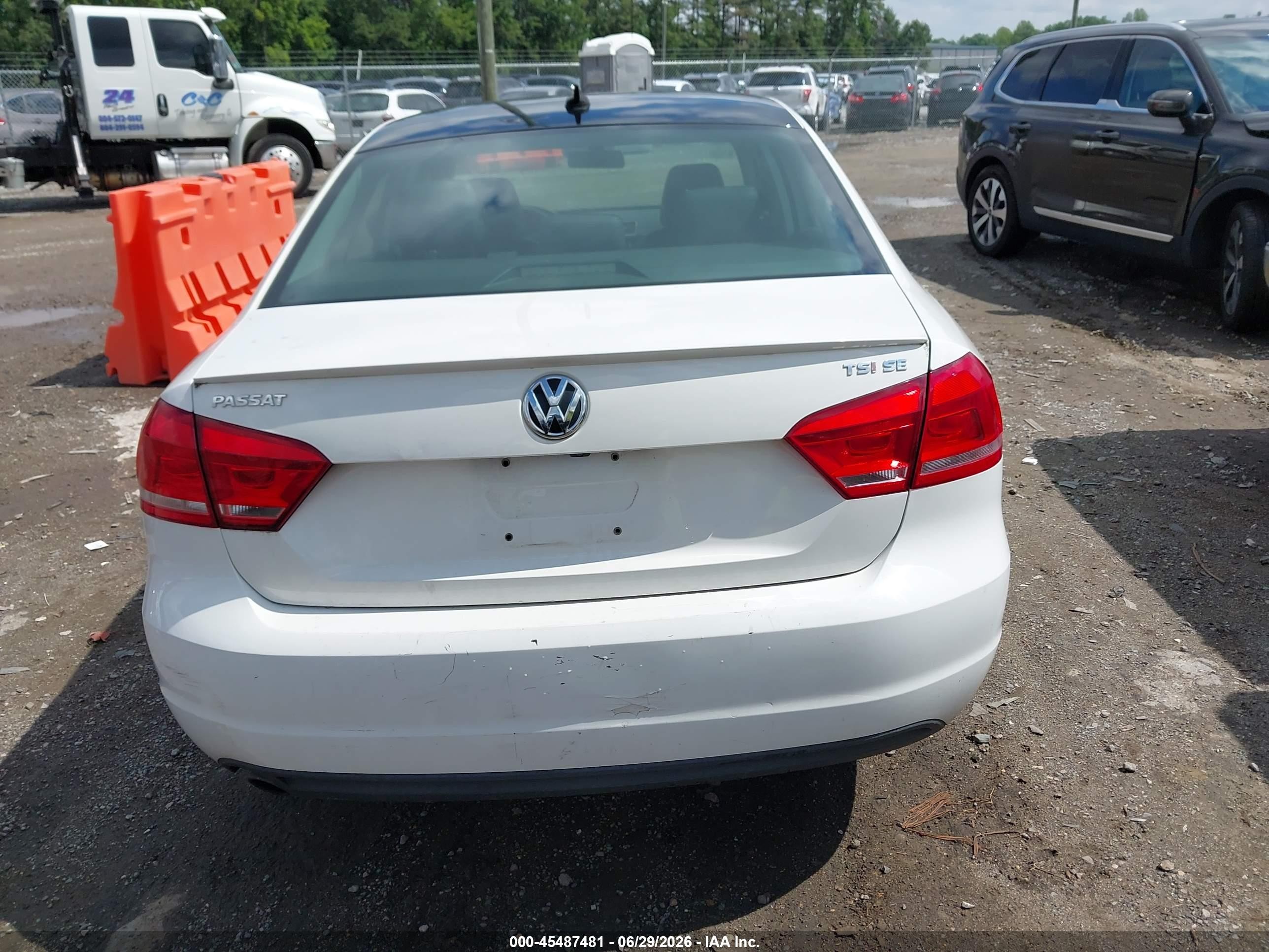 2015 Volkswagen Passat 1.8t Sport White vin: 1VWBT7A36FC077512