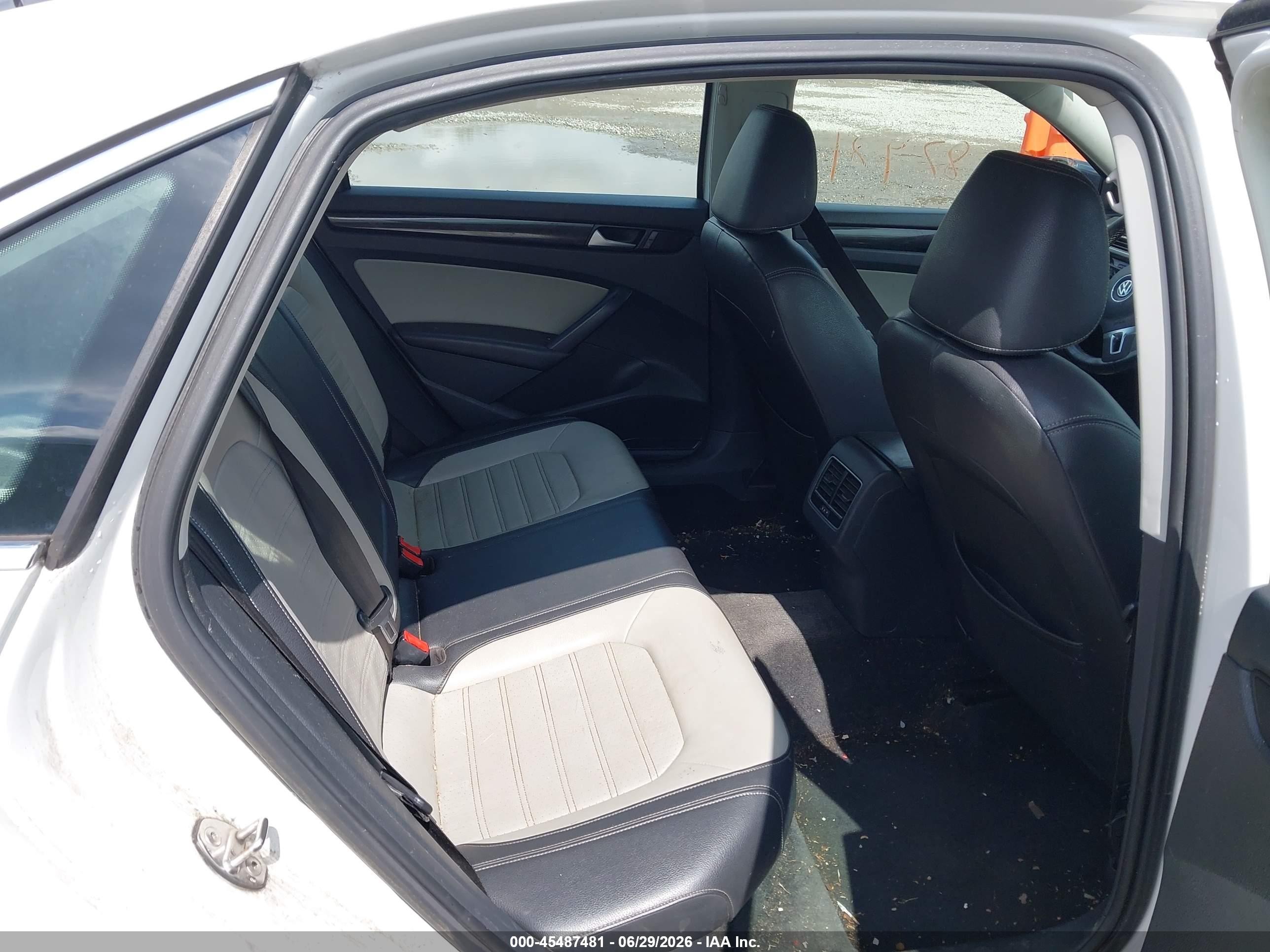 2015 Volkswagen Passat 1.8t Sport White vin: 1VWBT7A36FC077512