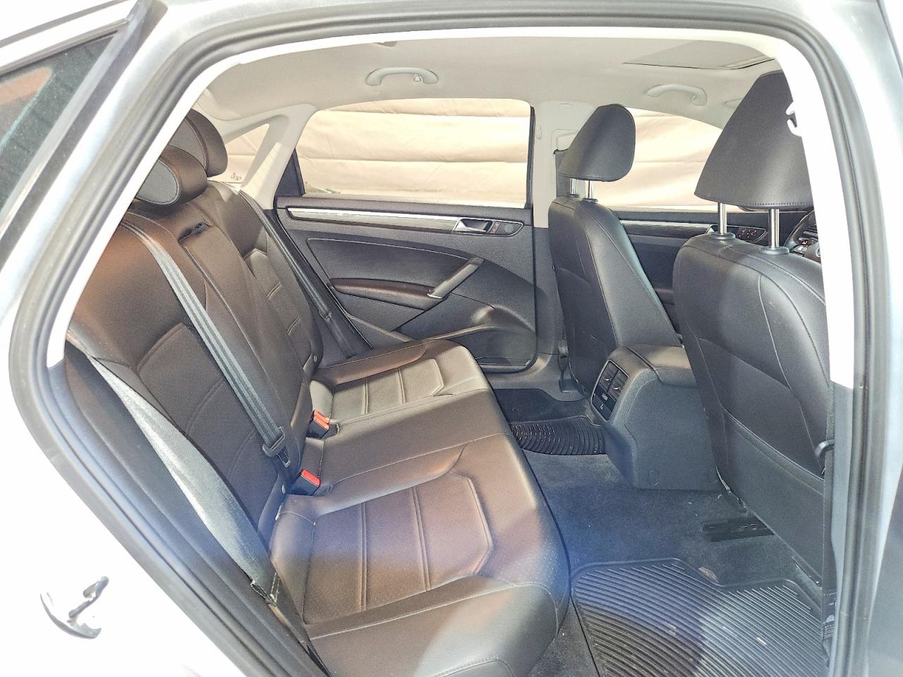 2017 Volkswagen Passat Se Silver vin: 1VWBT7A36HC040446