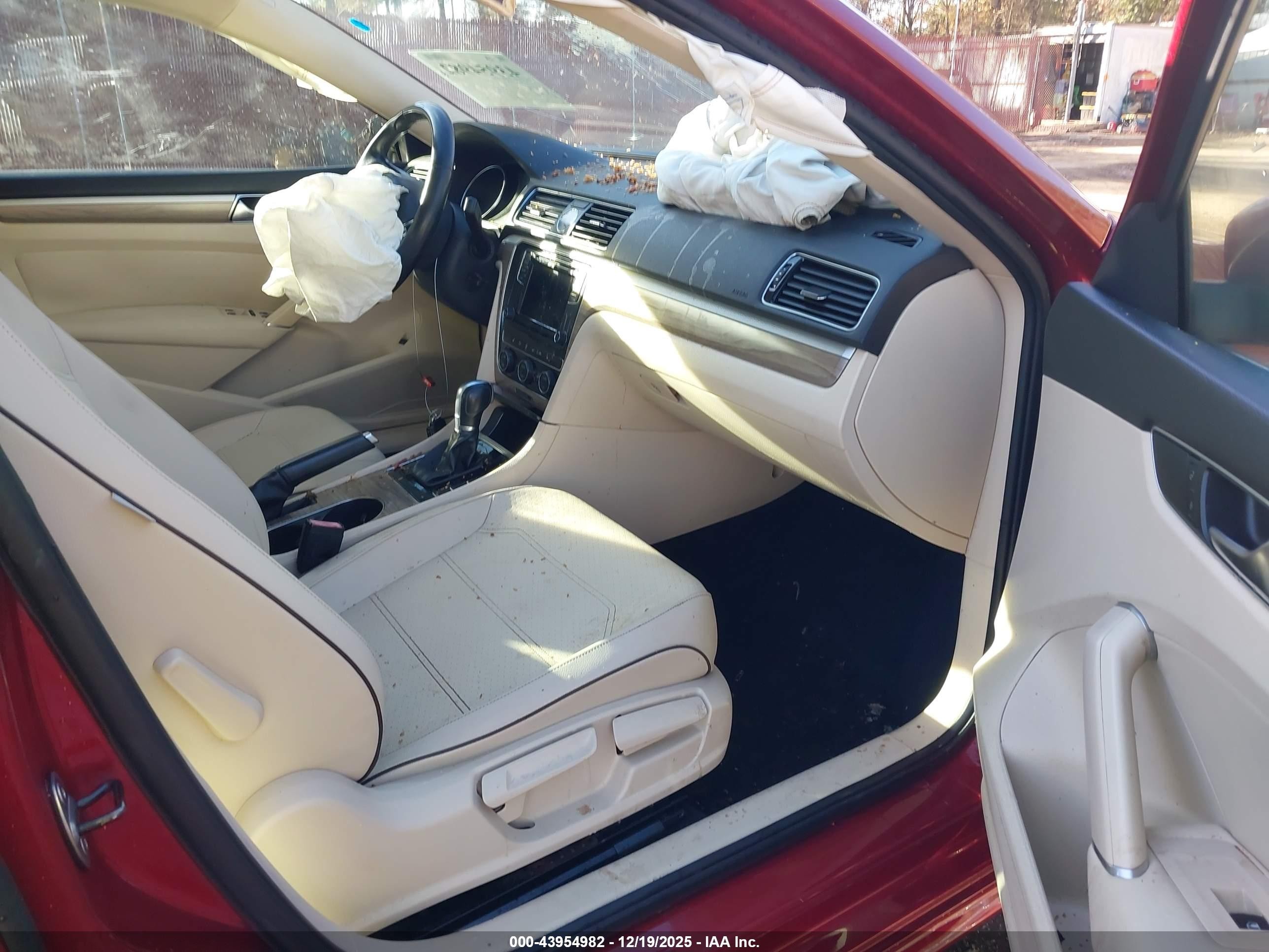 2017 Volkswagen Passat 1.8t Se Красный vin: 1VWBT7A36HC067534
