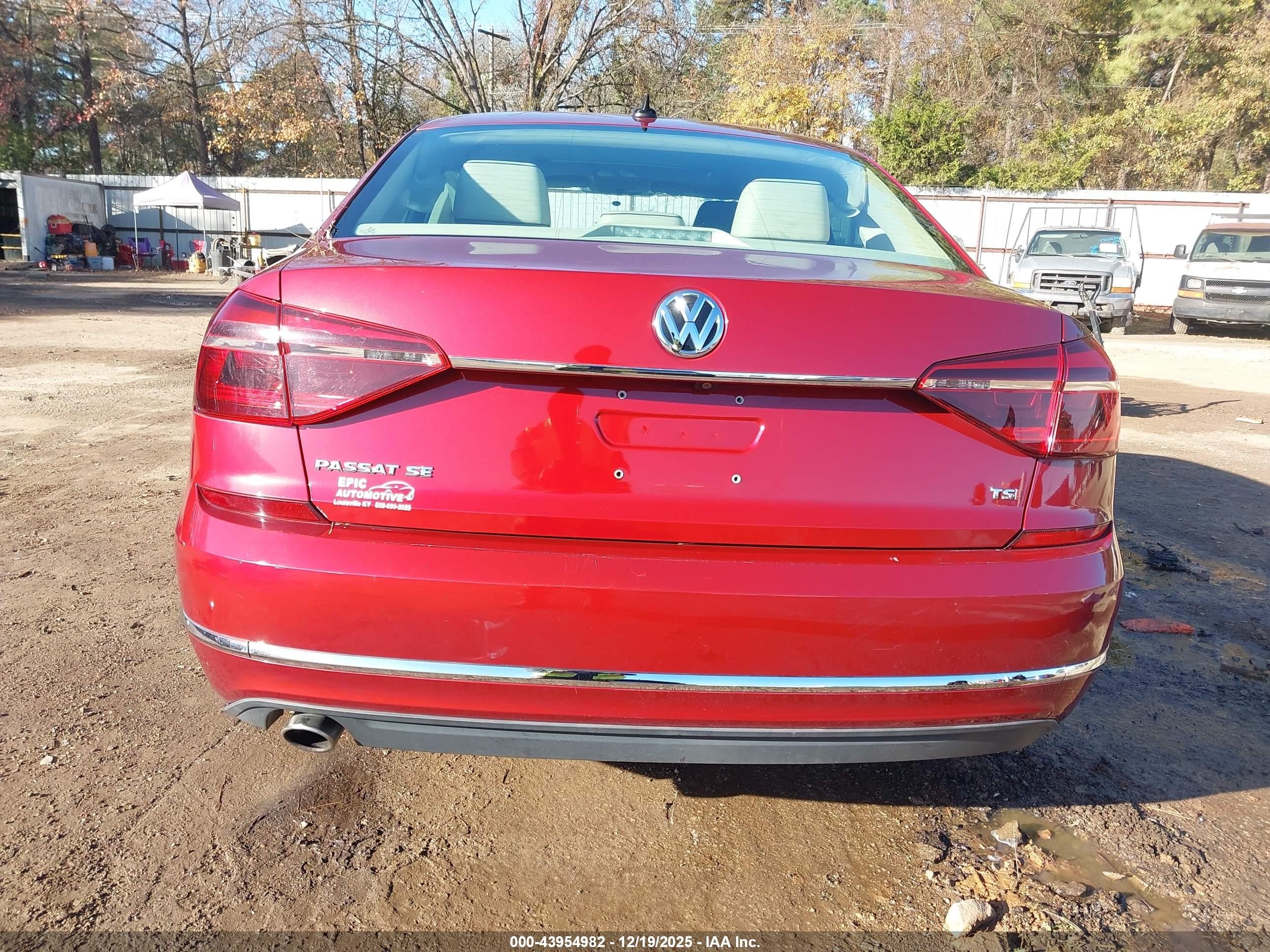 2017 Volkswagen Passat 1.8t Se Красный vin: 1VWBT7A36HC067534