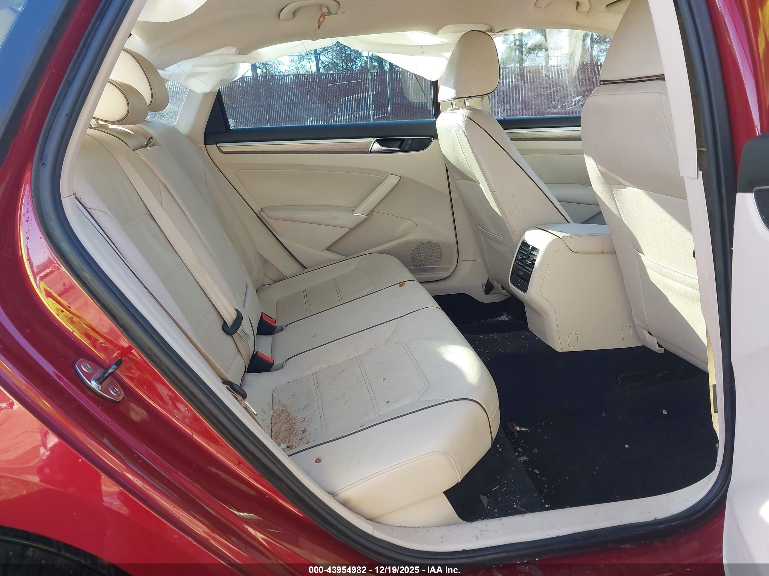2017 Volkswagen Passat 1.8t Se Красный vin: 1VWBT7A36HC067534