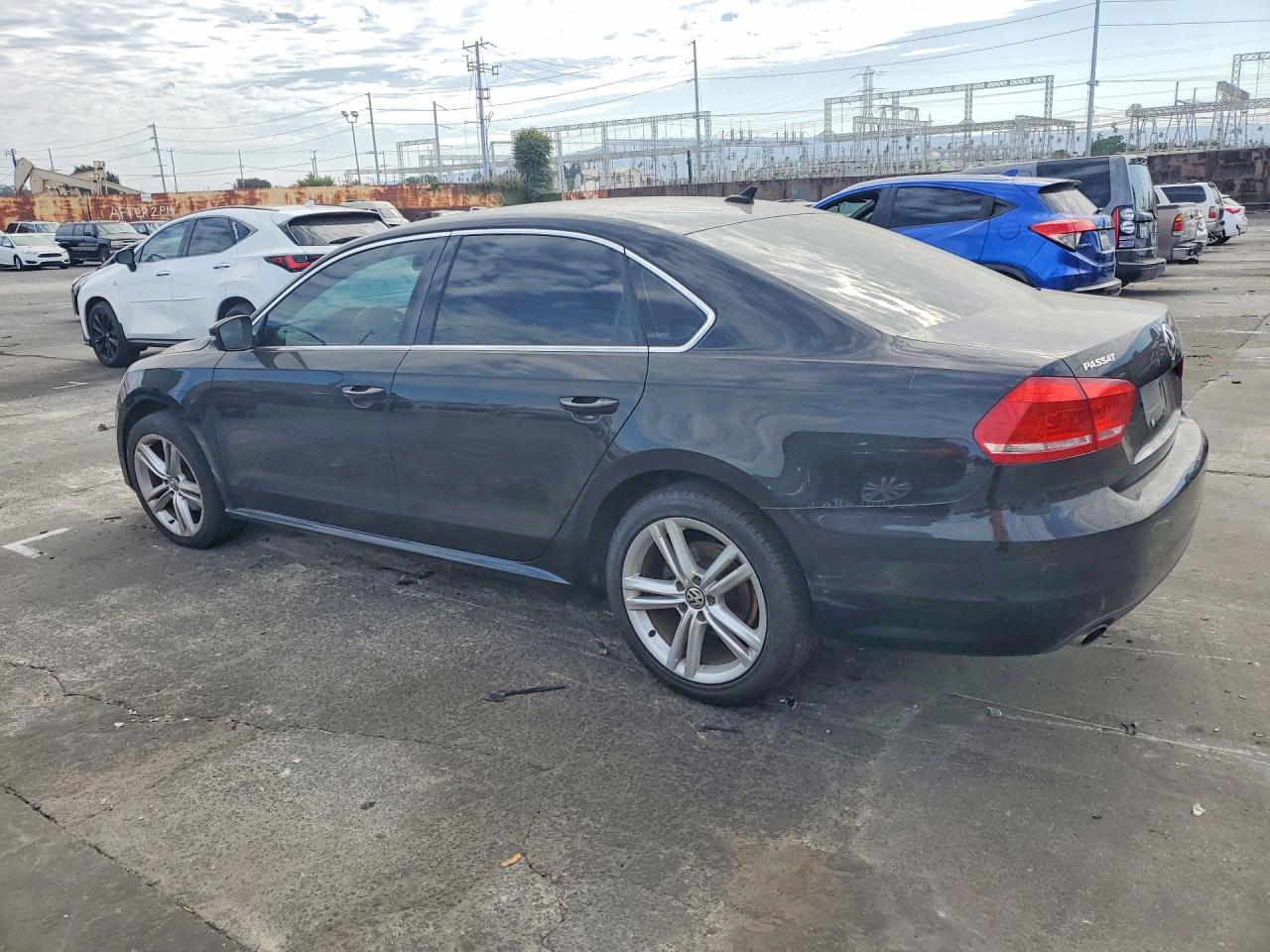 2014 Volkswagen Passat Se Black vin: 1VWBT7A37EC056277
