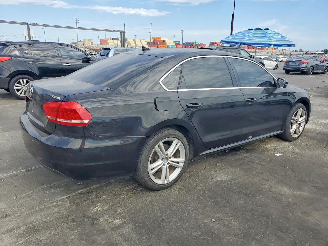 2014 Volkswagen Passat Se Black vin: 1VWBT7A37EC056277