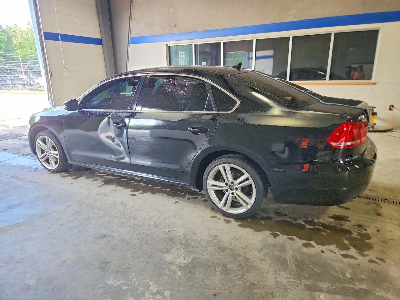 2014 Volkswagen Passat Se Black vin: 1VWBT7A37EC057512