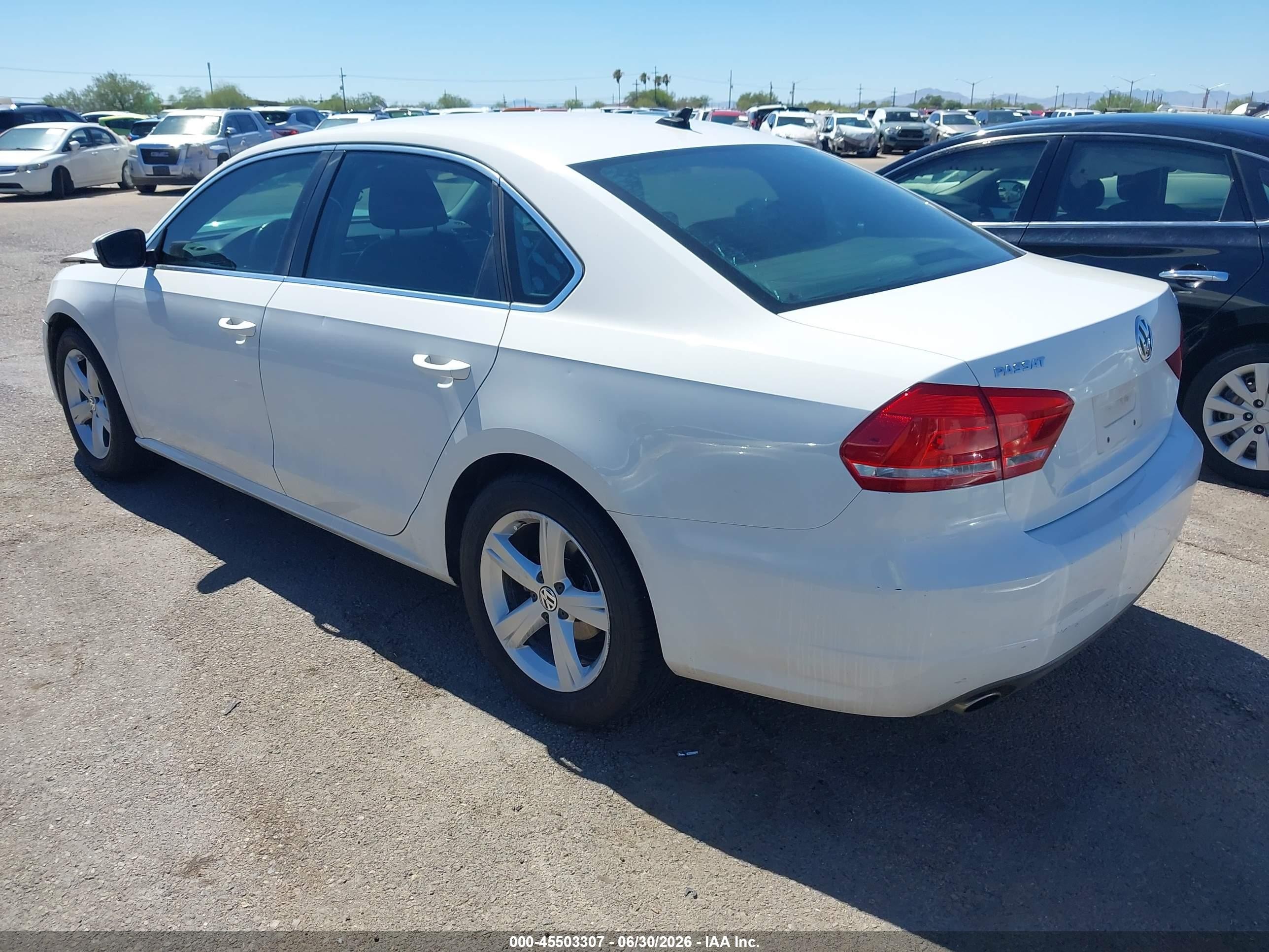 2014 Volkswagen Passat 1.8t Se Белый vin: 1VWBT7A37EC073113