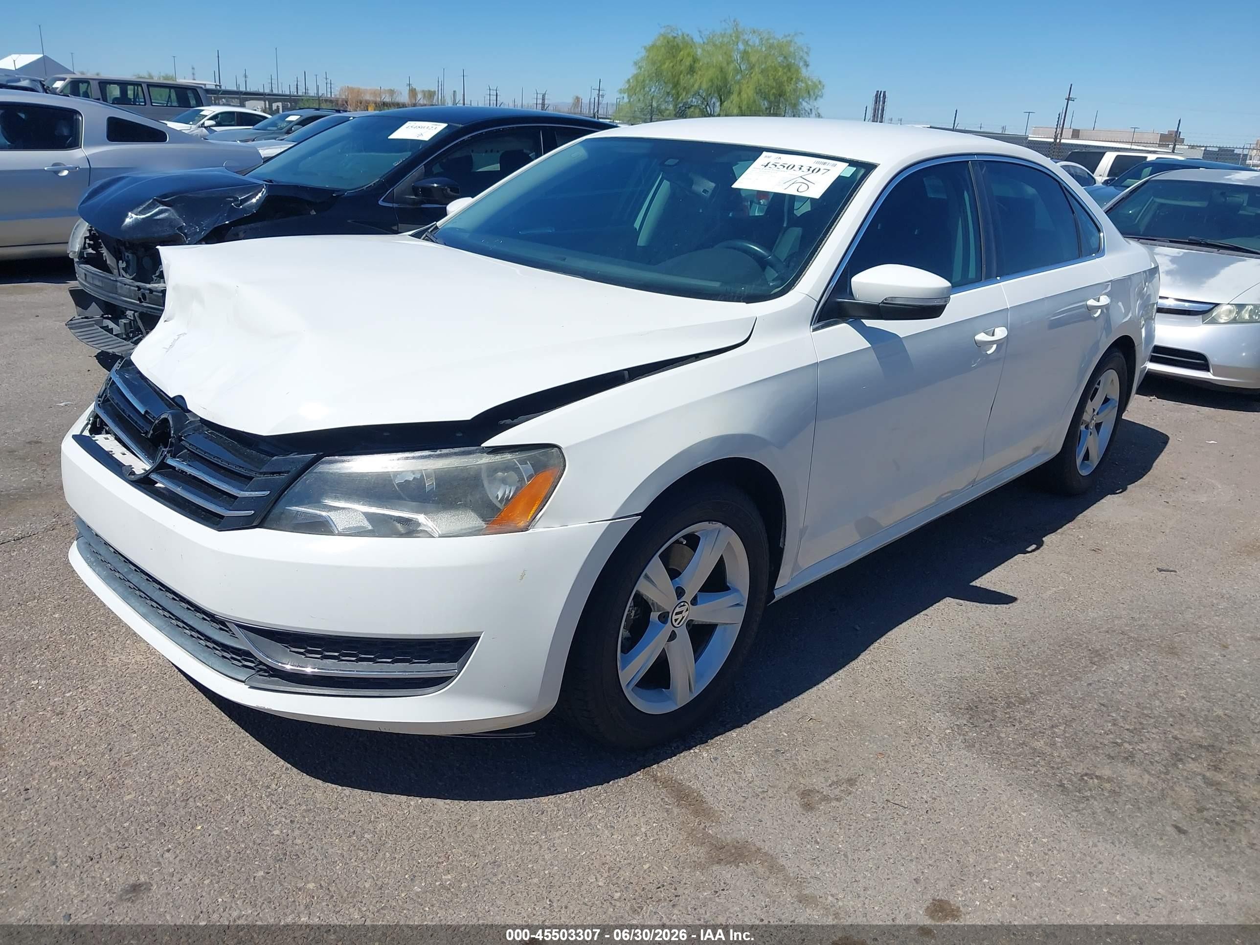 2014 Volkswagen Passat 1.8t Se Белый vin: 1VWBT7A37EC073113