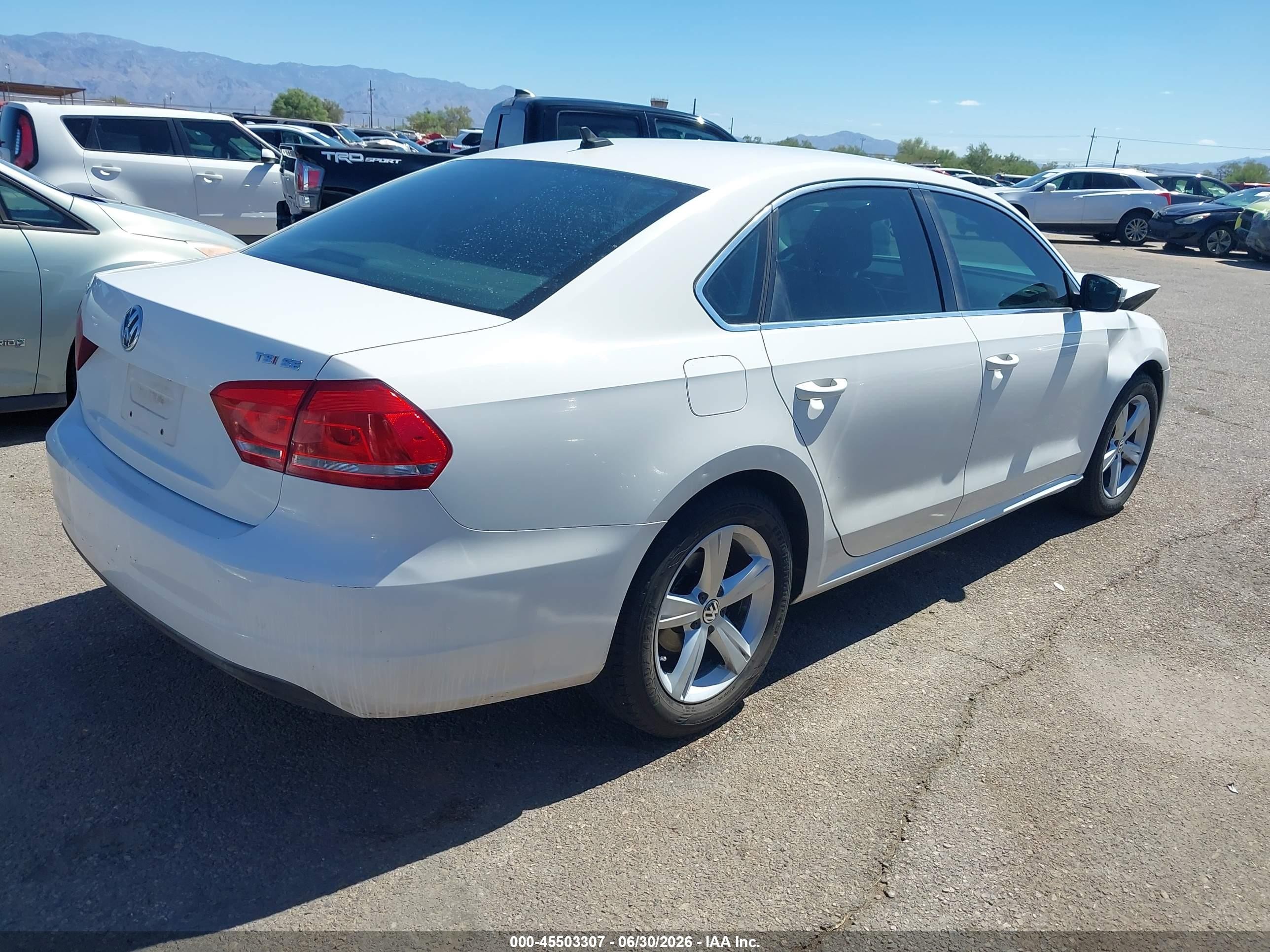 2014 Volkswagen Passat 1.8t Se Белый vin: 1VWBT7A37EC073113