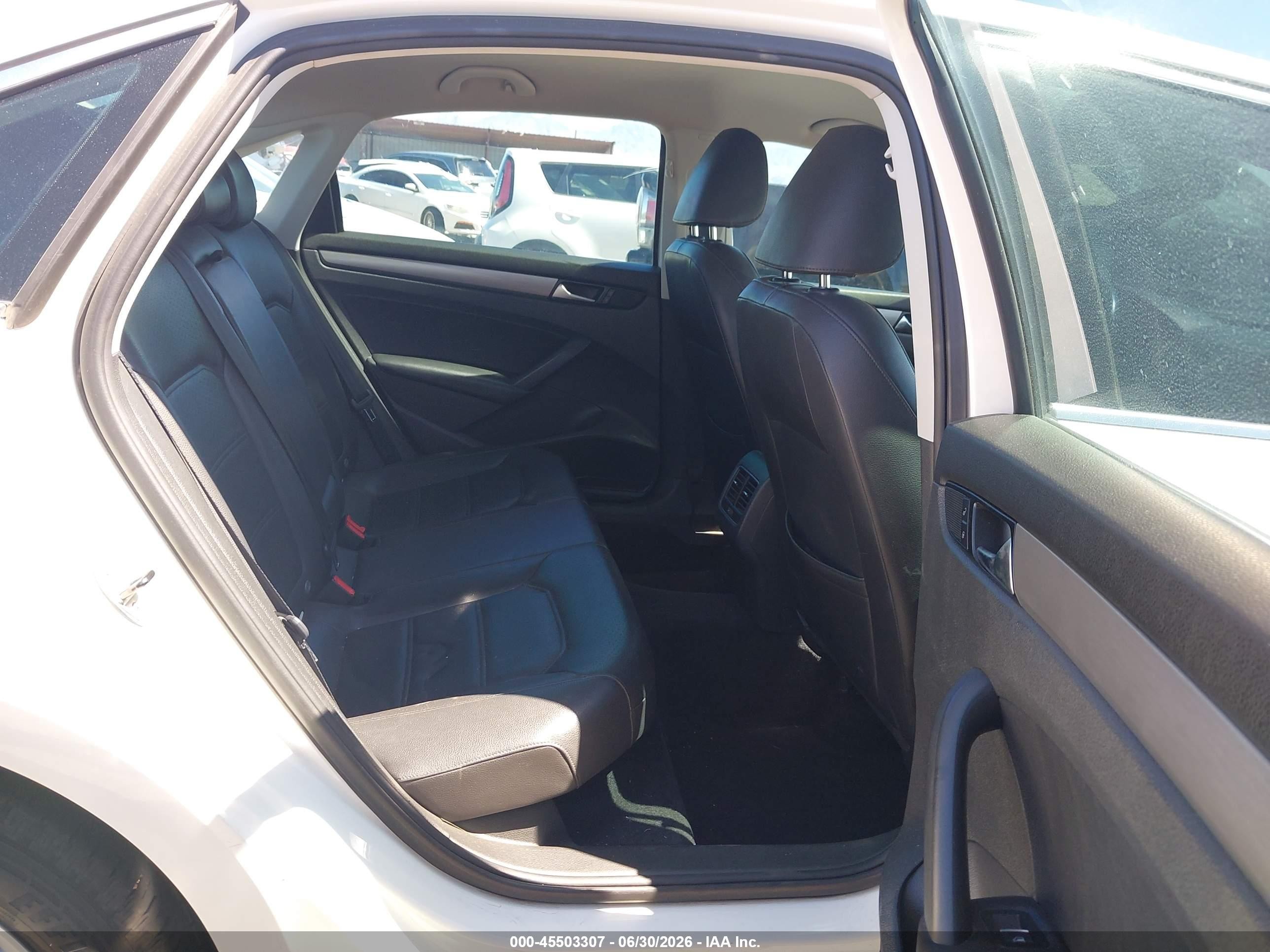 2014 Volkswagen Passat 1.8t Se Белый vin: 1VWBT7A37EC073113