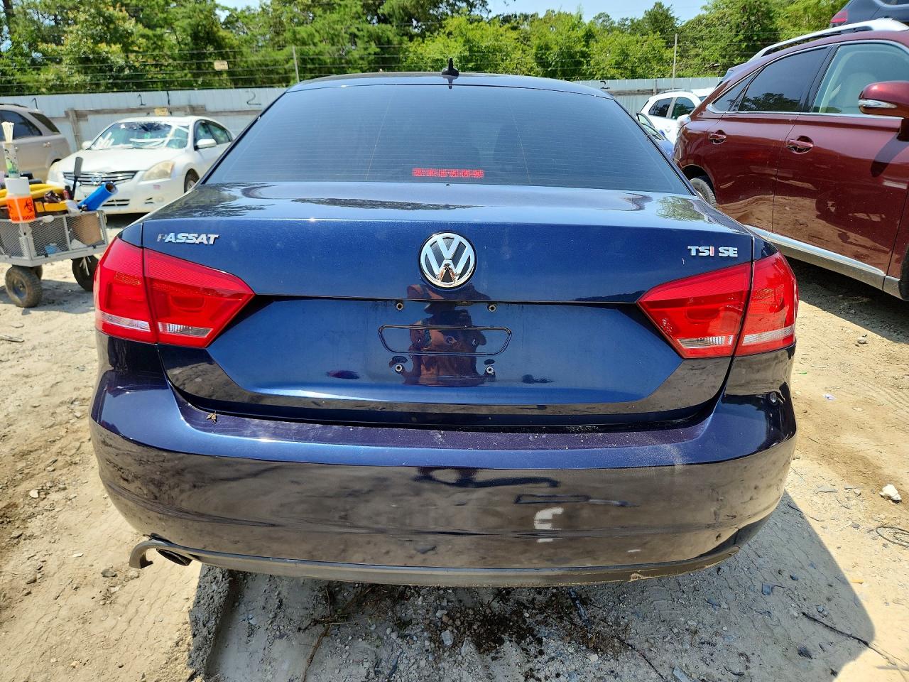 2015 Volkswagen Passat Se Blue vin: 1VWBT7A37FC008831