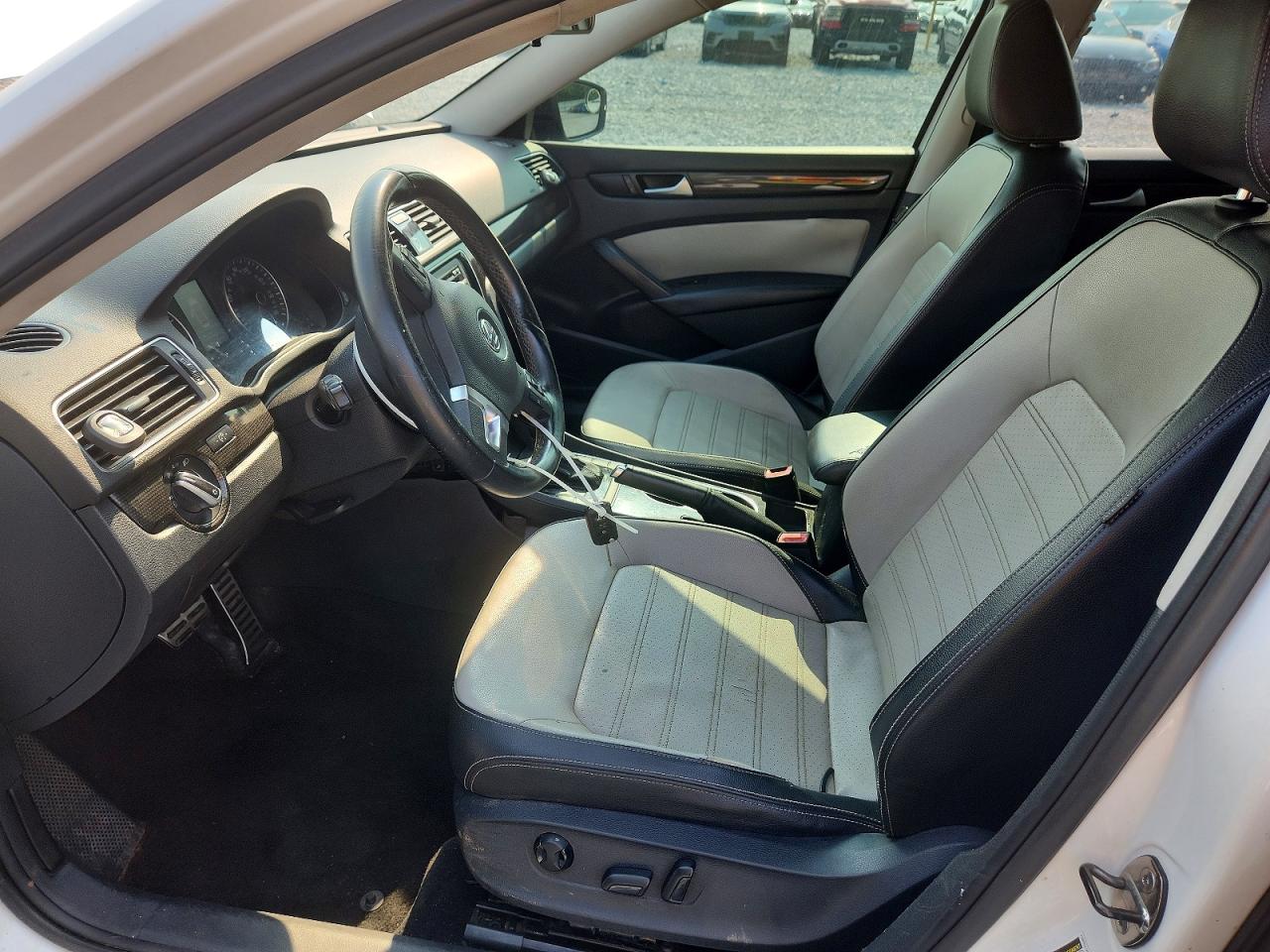 2015 Volkswagen Passat Se White vin: 1VWBT7A37FC009509
