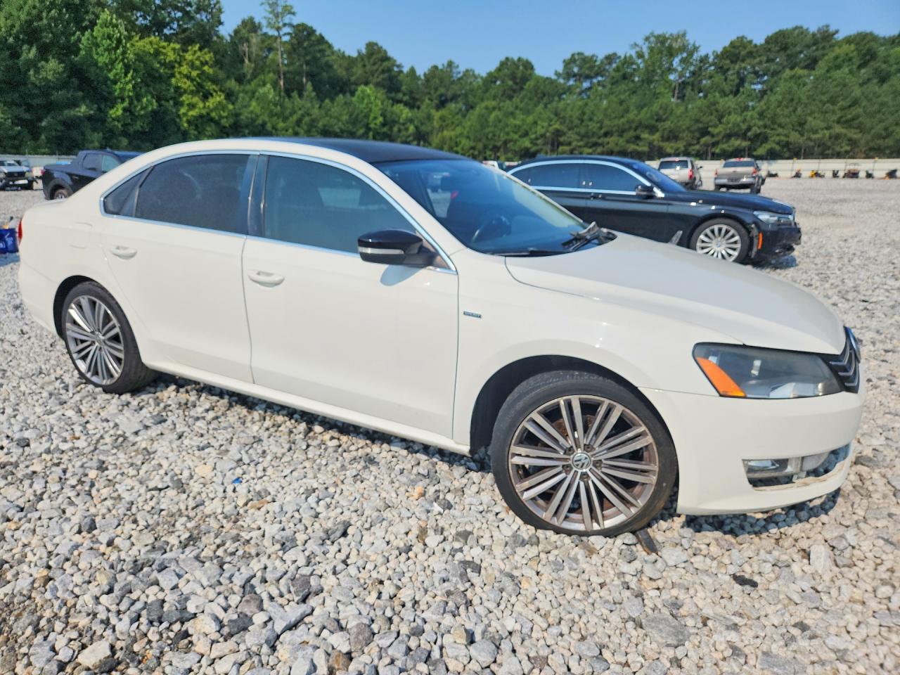 2015 Volkswagen Passat Se White vin: 1VWBT7A37FC009509
