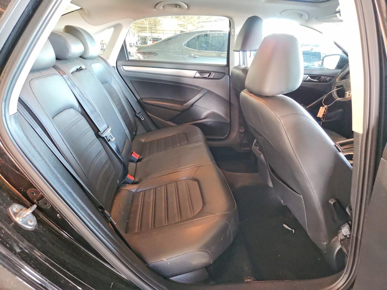 2015 Volkswagen Passat Se Черный vin: 1VWBT7A37FC040324