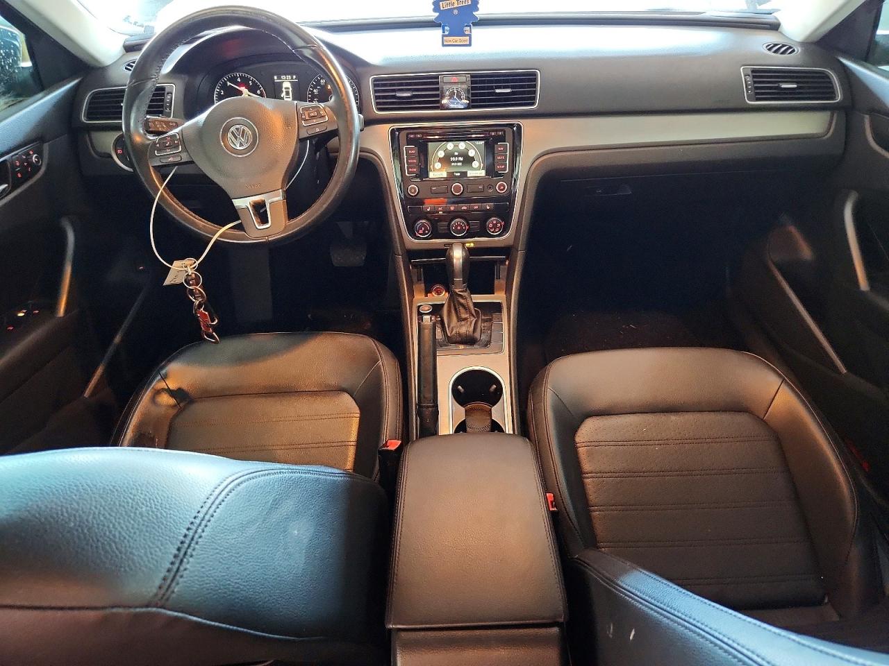 2015 Volkswagen Passat Se Черный vin: 1VWBT7A37FC040324