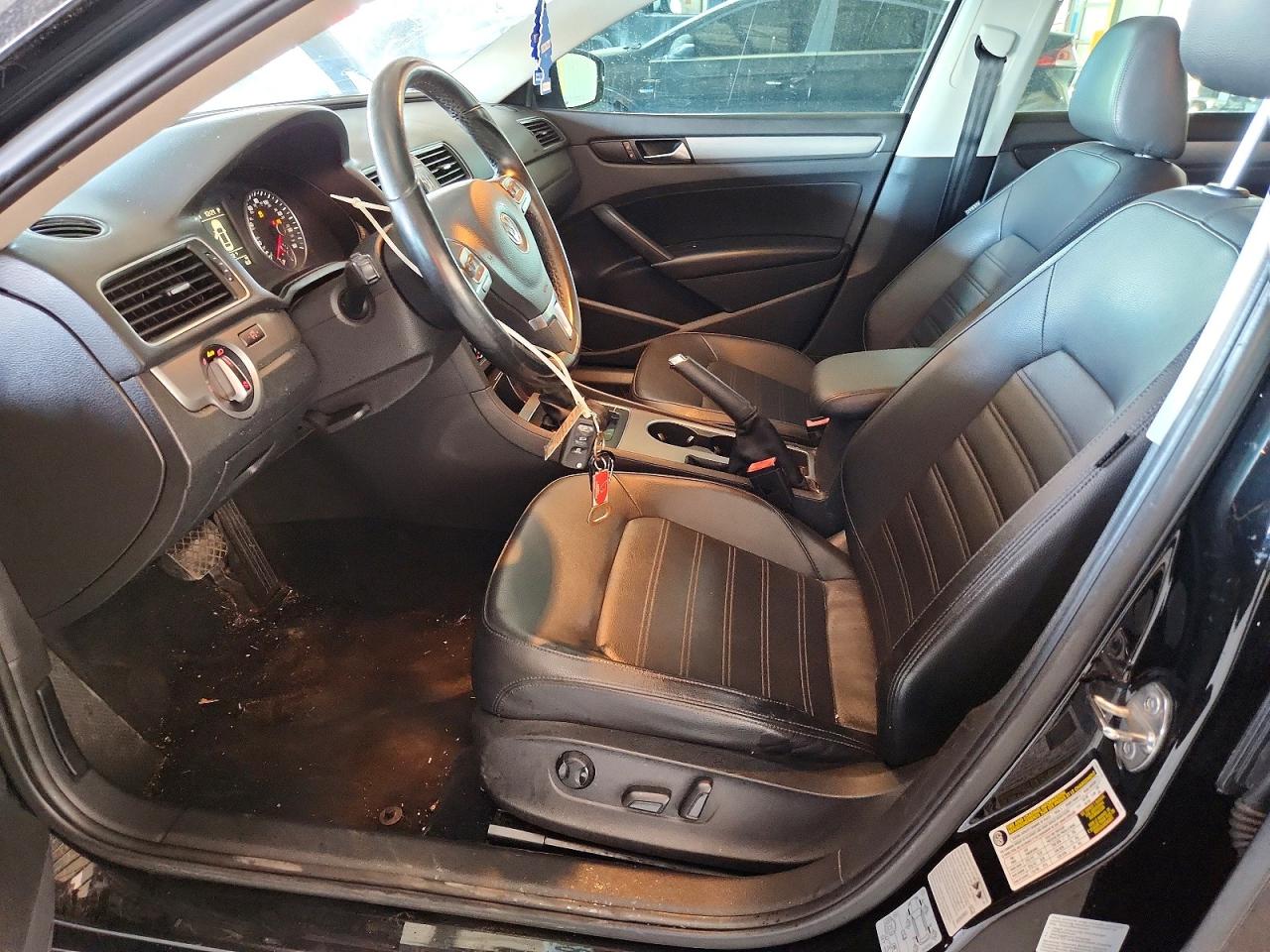 2015 Volkswagen Passat Se Черный vin: 1VWBT7A37FC040324