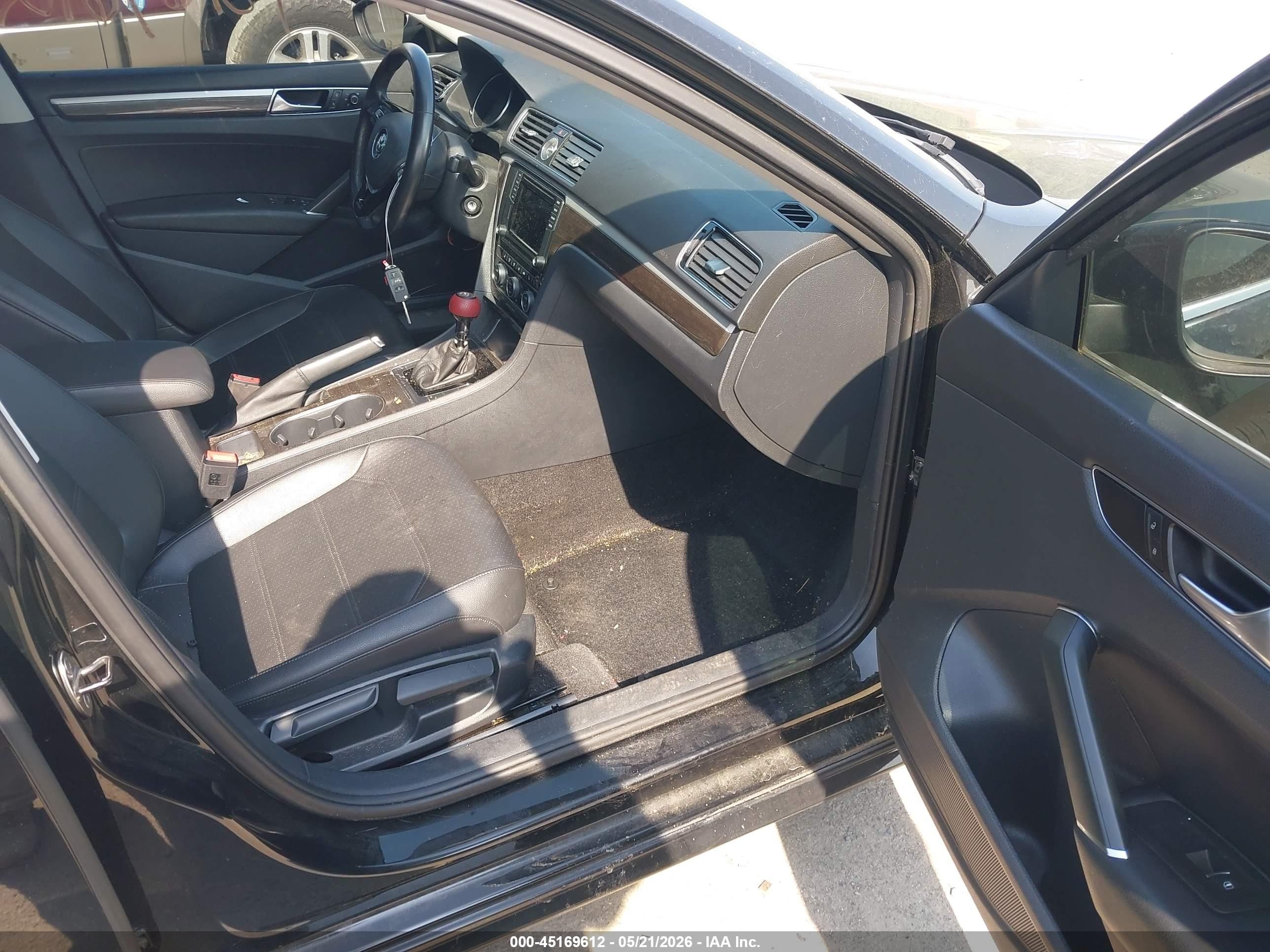 2016 Volkswagen Passat 1.8t Se Черный vin: 1VWBT7A37GC037246