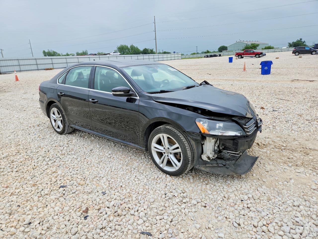 2014 Volkswagen Passat Se Black vin: 1VWBT7A38EC074822