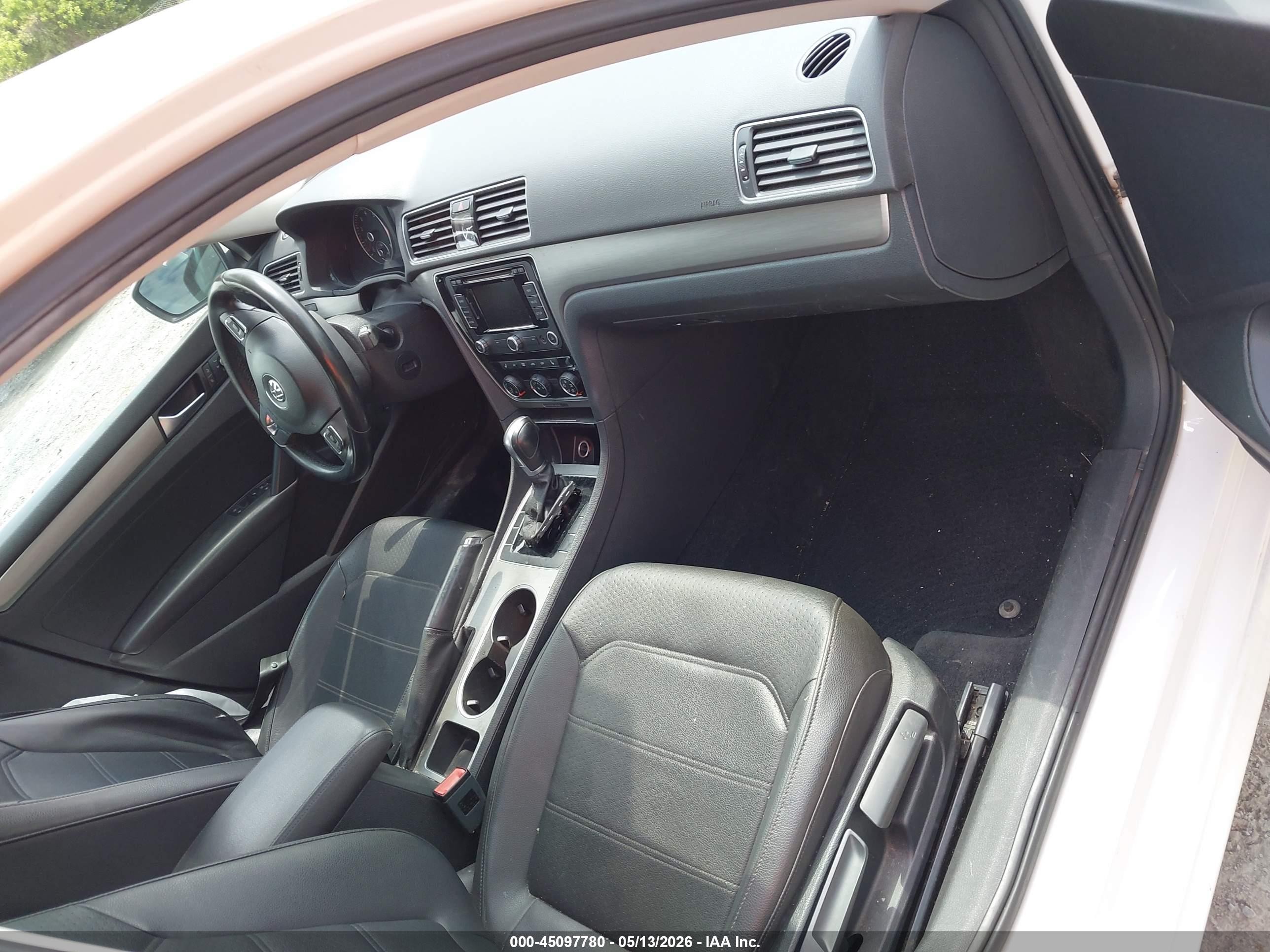 2014 Volkswagen Passat 1.8t Se White vin: 1VWBT7A38EC111917