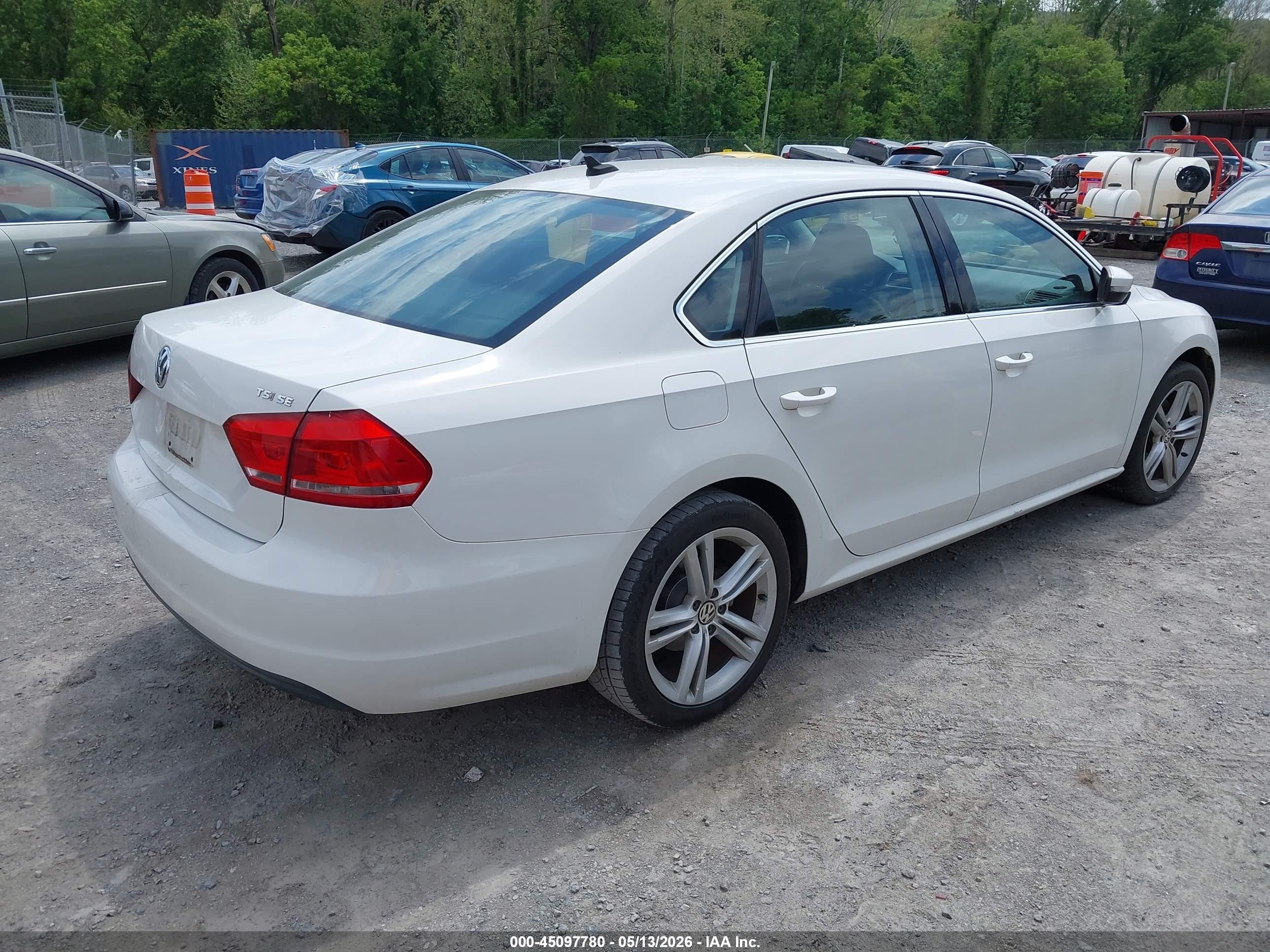 2014 Volkswagen Passat 1.8t Se White vin: 1VWBT7A38EC111917