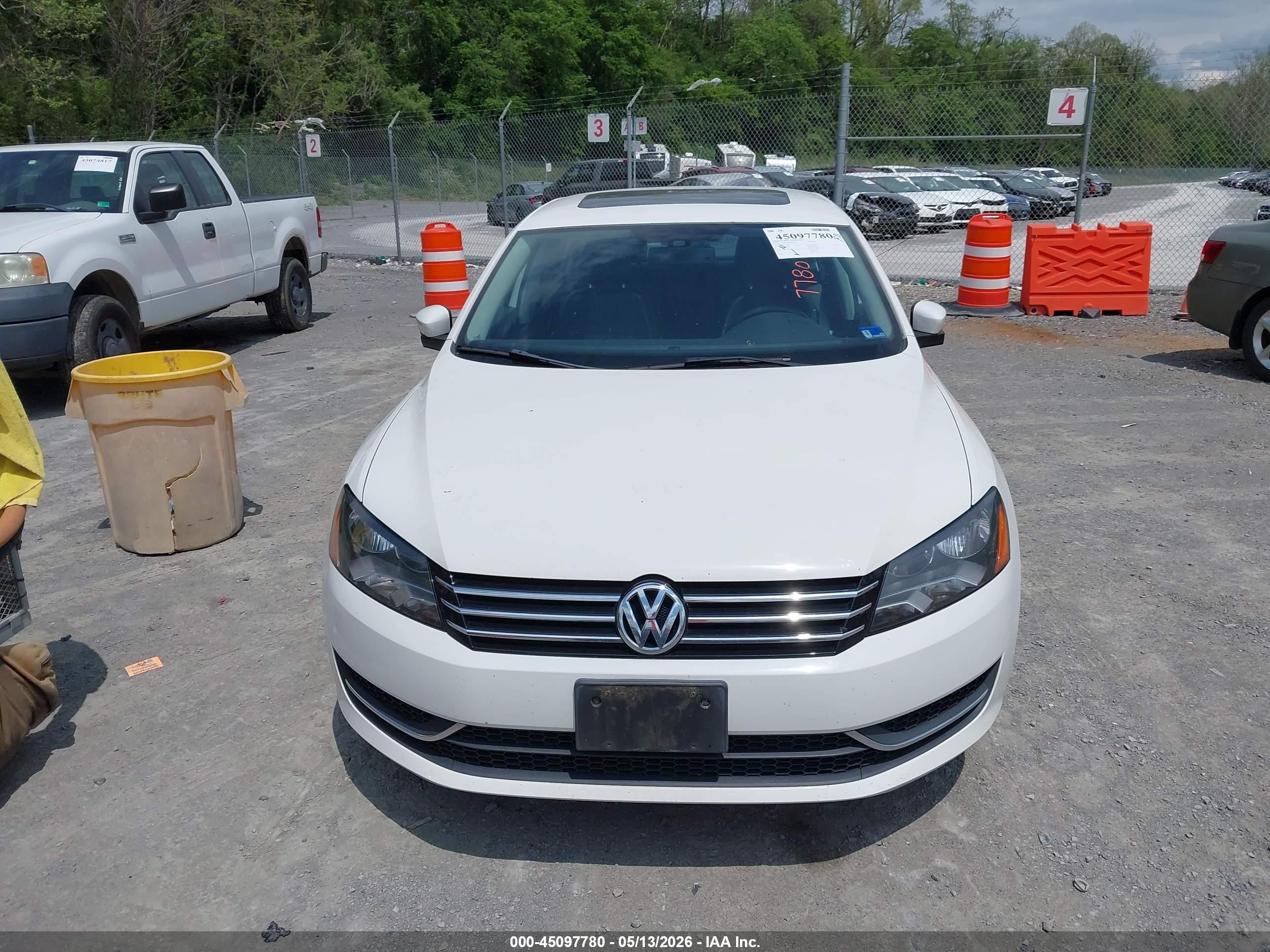 2014 Volkswagen Passat 1.8t Se White vin: 1VWBT7A38EC111917