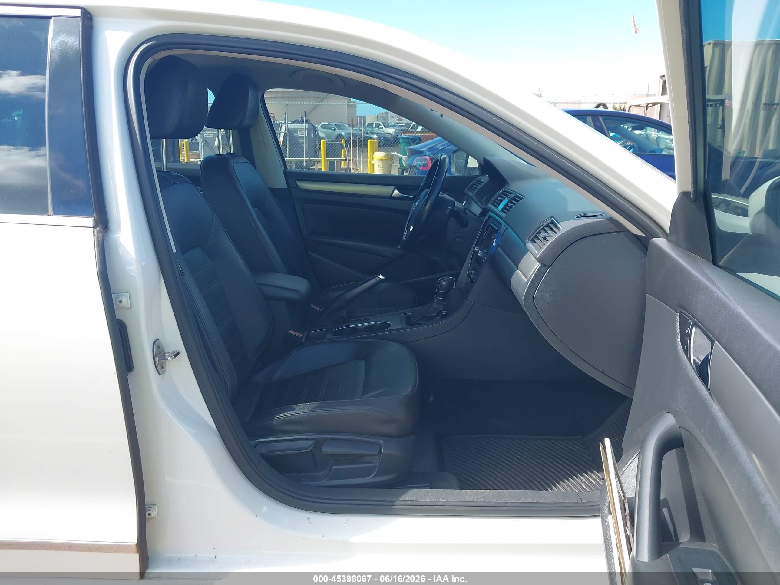 2015 Volkswagen Passat 1.8t Se White vin: 1VWBT7A38FC015643