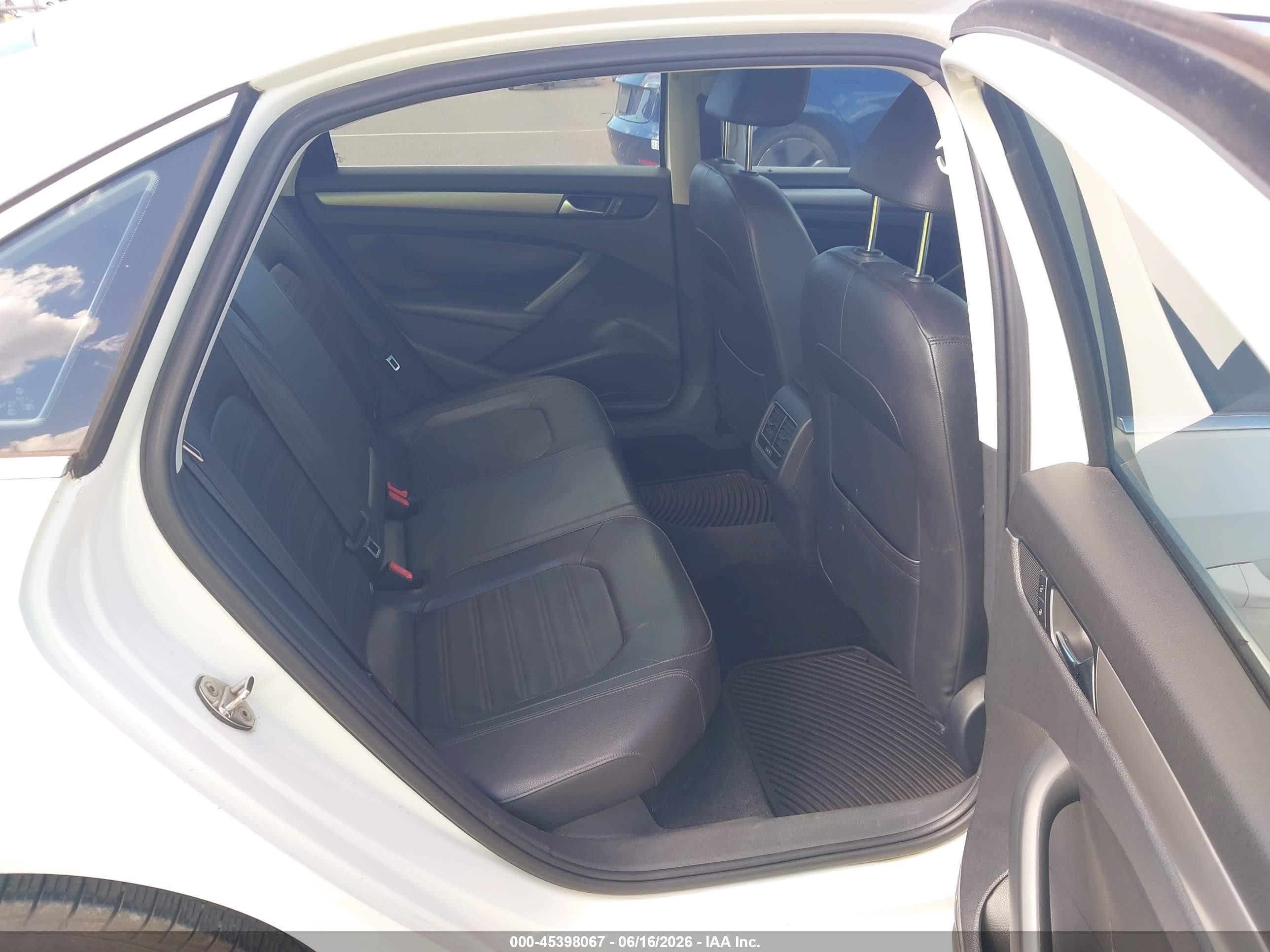 2015 Volkswagen Passat 1.8t Se White vin: 1VWBT7A38FC015643