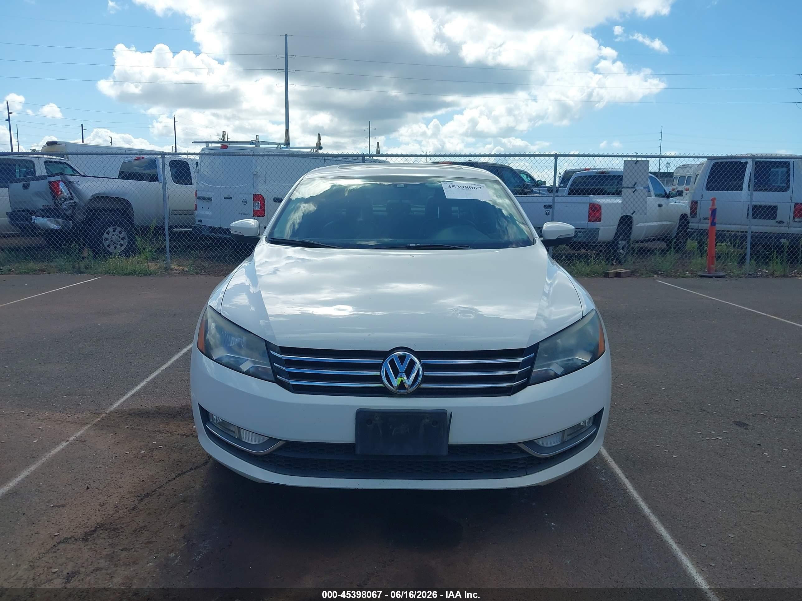 2015 Volkswagen Passat 1.8t Se White vin: 1VWBT7A38FC015643