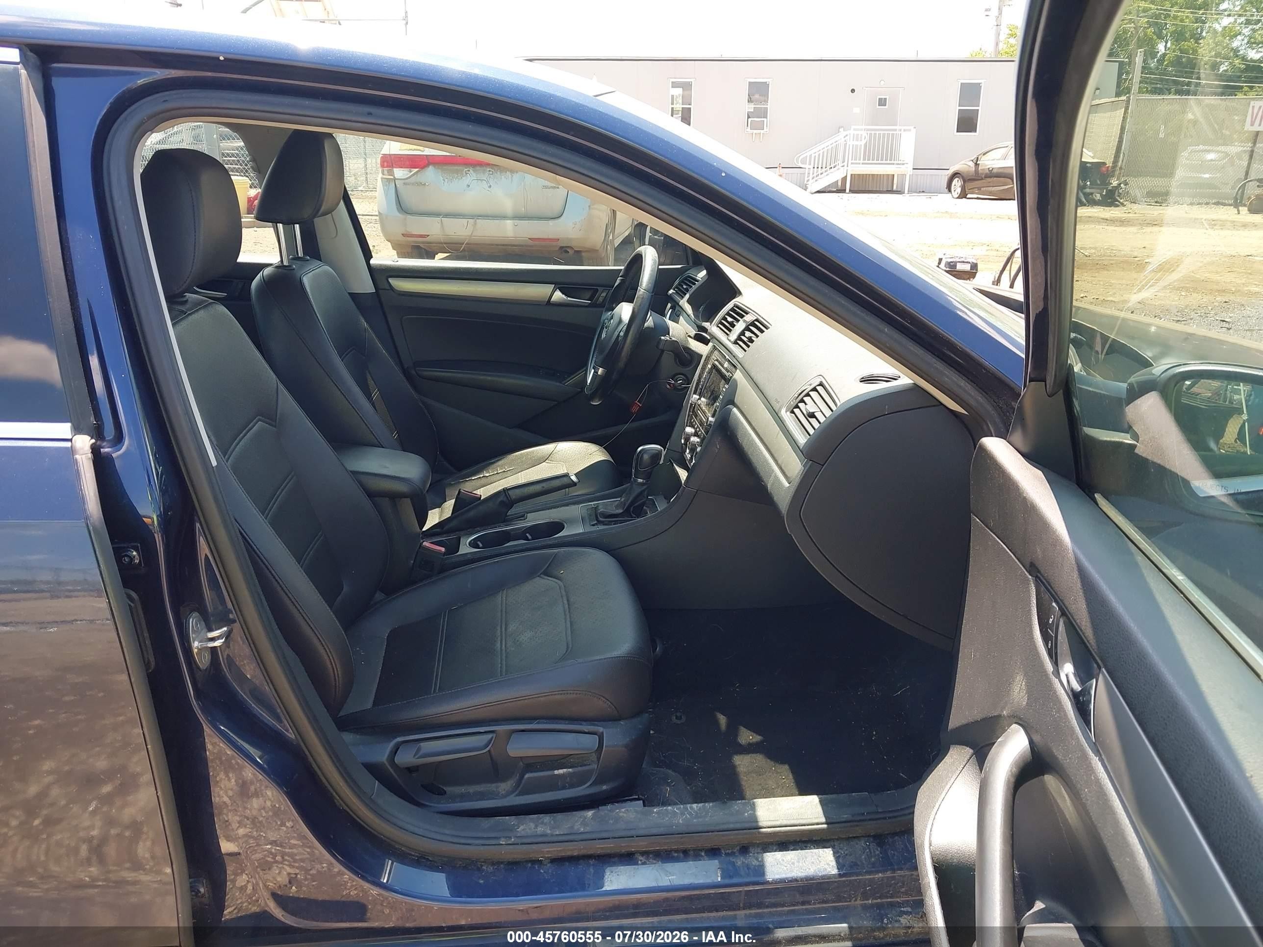 2015 Volkswagen Passat 1.8t Se Dark Blue vin: 1VWBT7A38FC028022