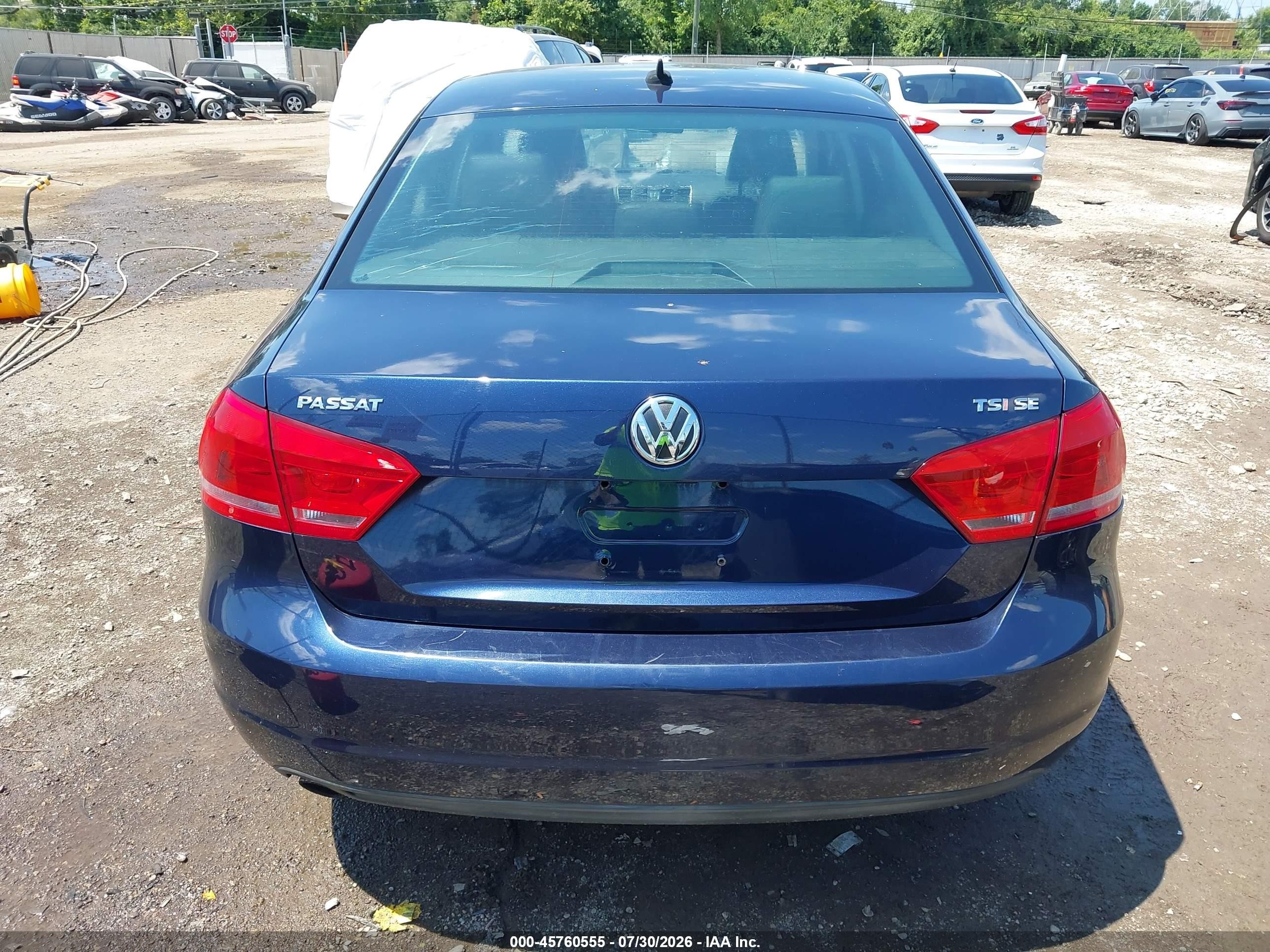 2015 Volkswagen Passat 1.8t Se Dark Blue vin: 1VWBT7A38FC028022