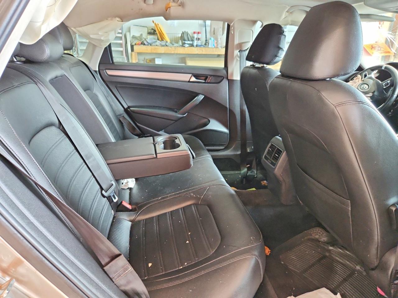 2015 Volkswagen Passat Se Tan vin: 1VWBT7A38FC033561