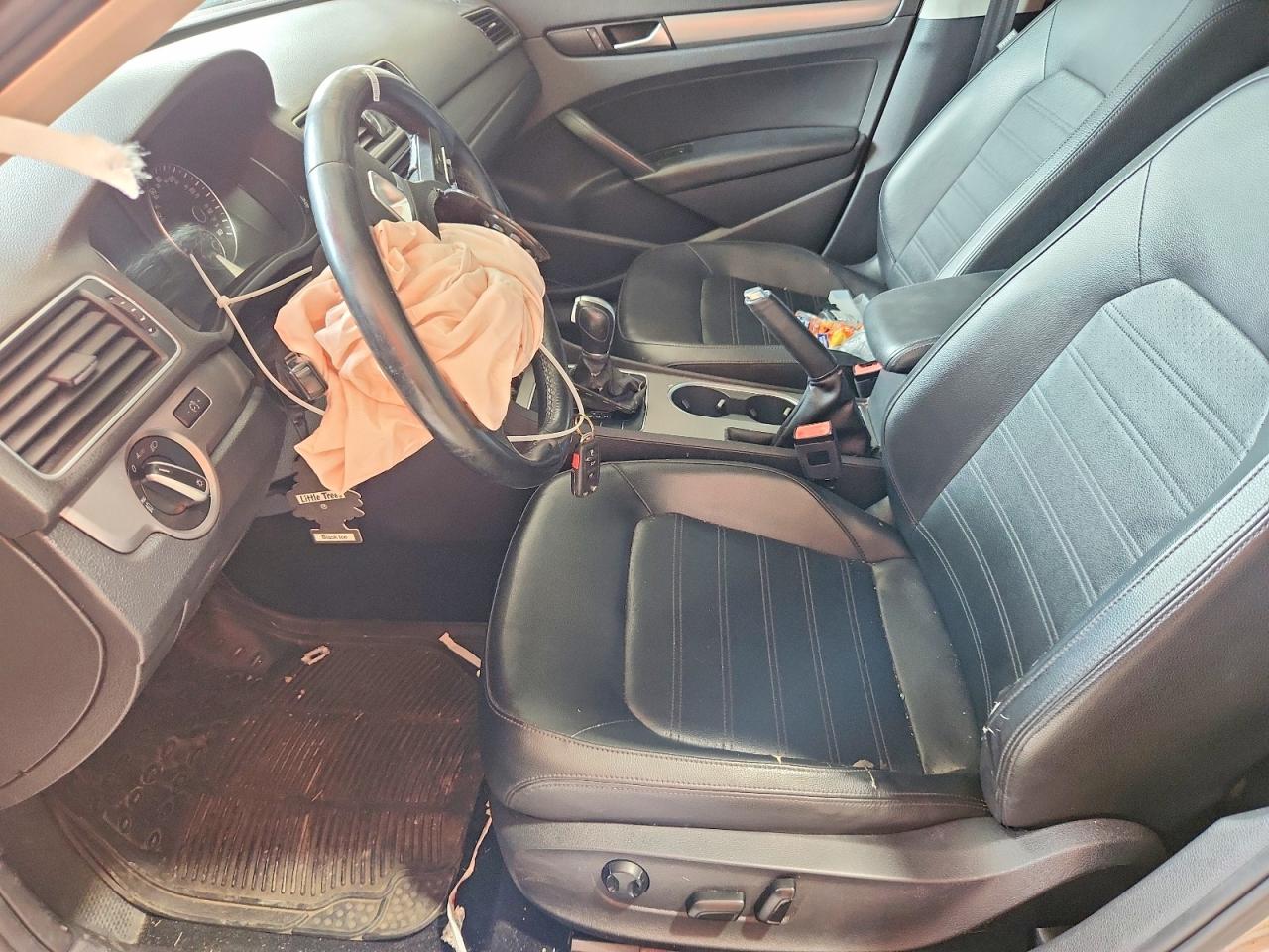 2015 Volkswagen Passat Se Tan vin: 1VWBT7A38FC033561