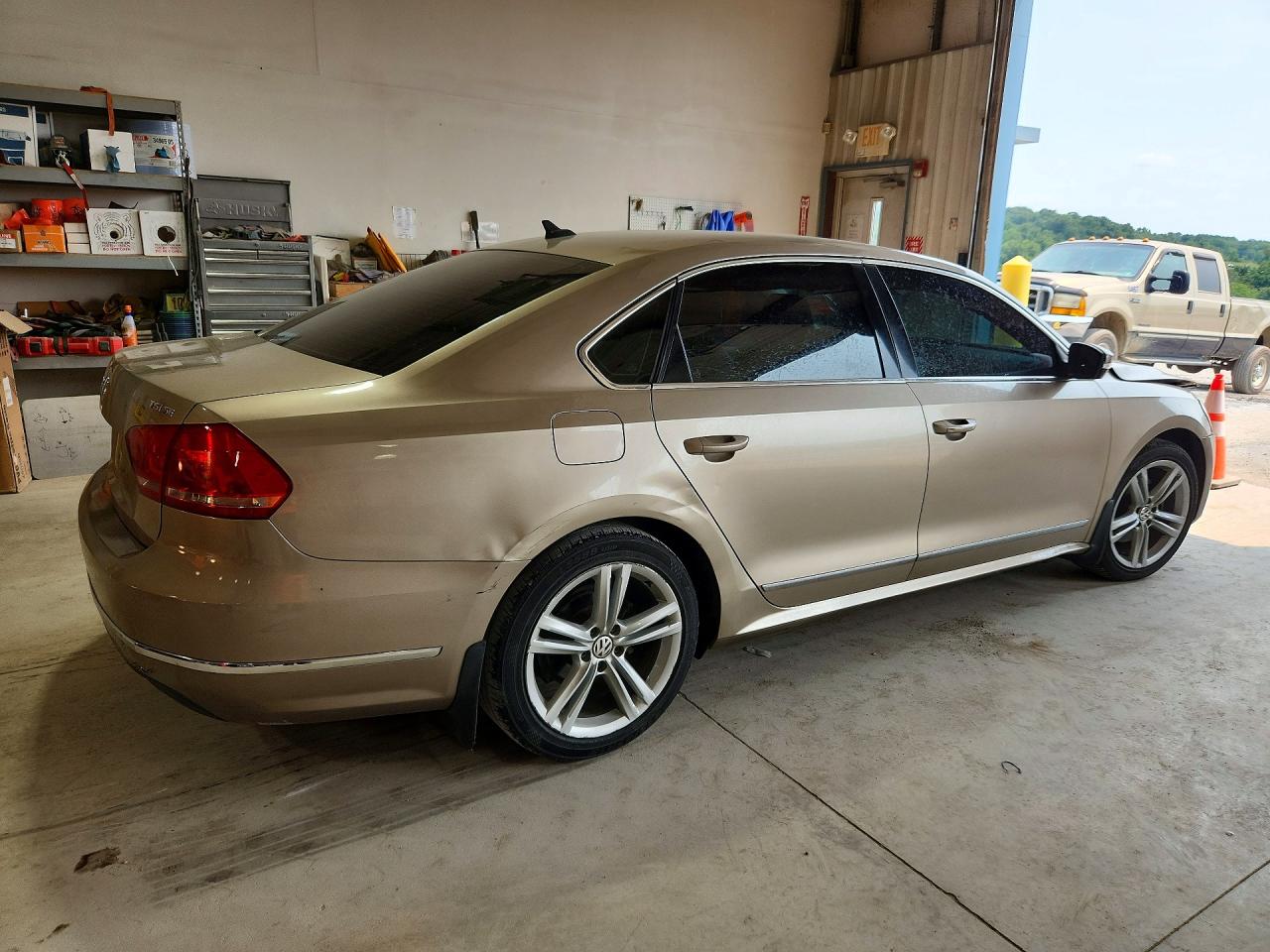 2015 Volkswagen Passat Se Tan vin: 1VWBT7A38FC033561