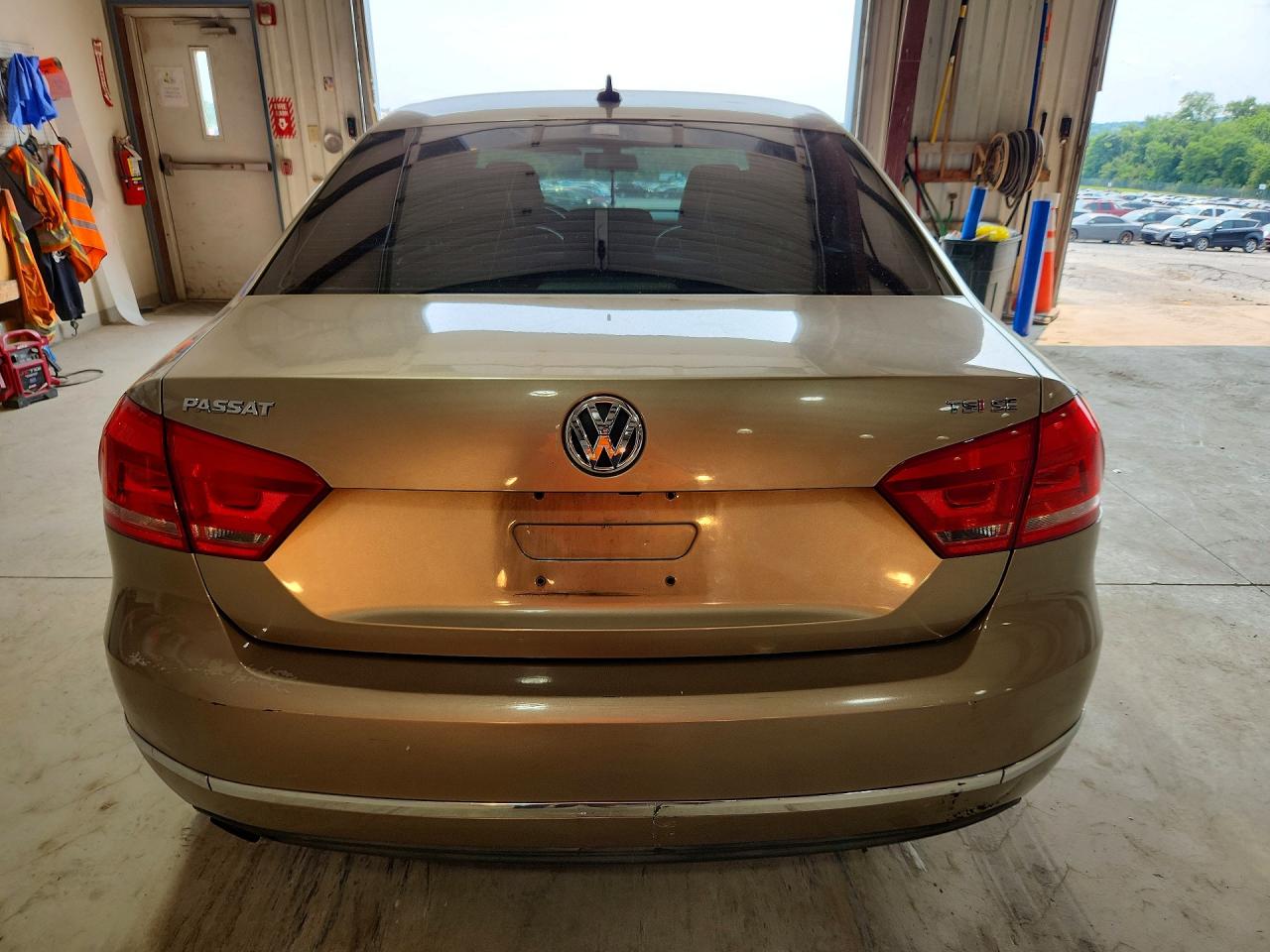 2015 Volkswagen Passat Se Tan vin: 1VWBT7A38FC033561