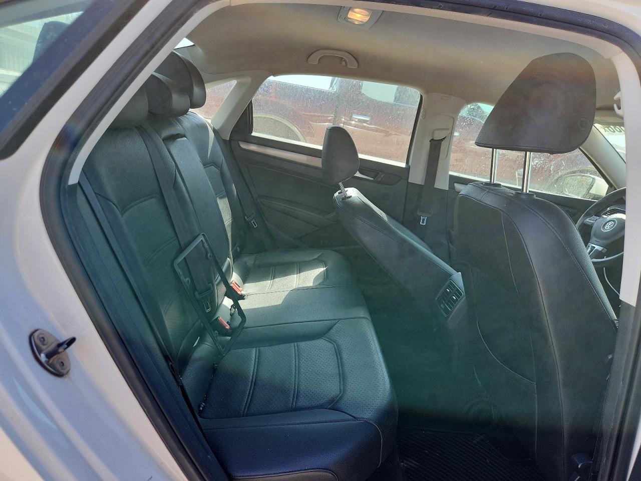 2014 Volkswagen Passat Se White vin: 1VWBT7A39EC036810