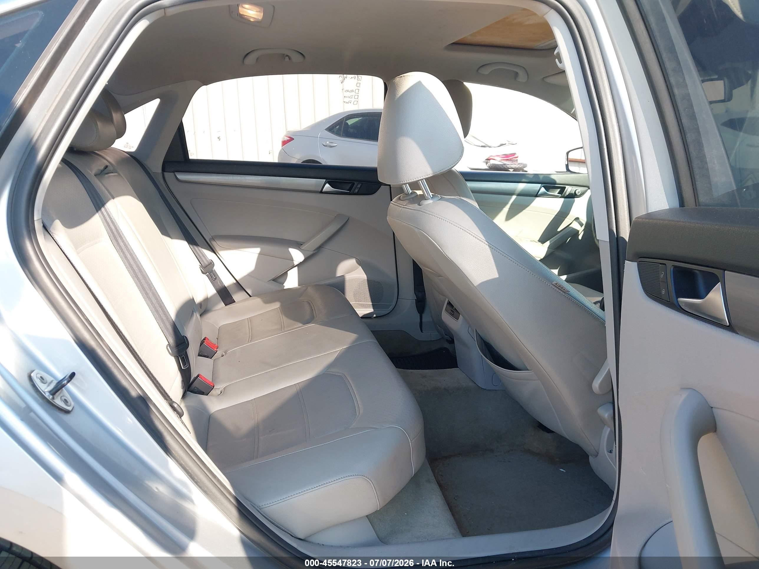 2014 Volkswagen Passat 1.8t Se Серебряный vin: 1VWBT7A39EC049069