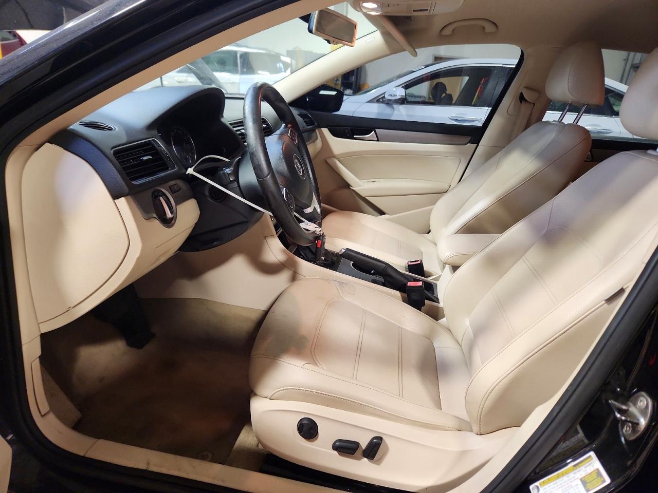 2014 Volkswagen Passat Se Black vin: 1VWBT7A39EC073047
