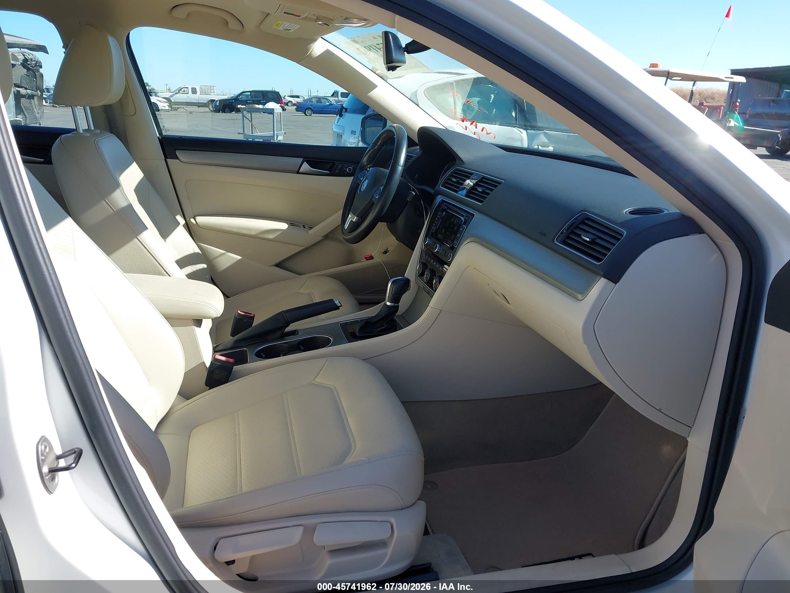 2014 Volkswagen Passat 1.8t Se White vin: 1VWBT7A39EC089734