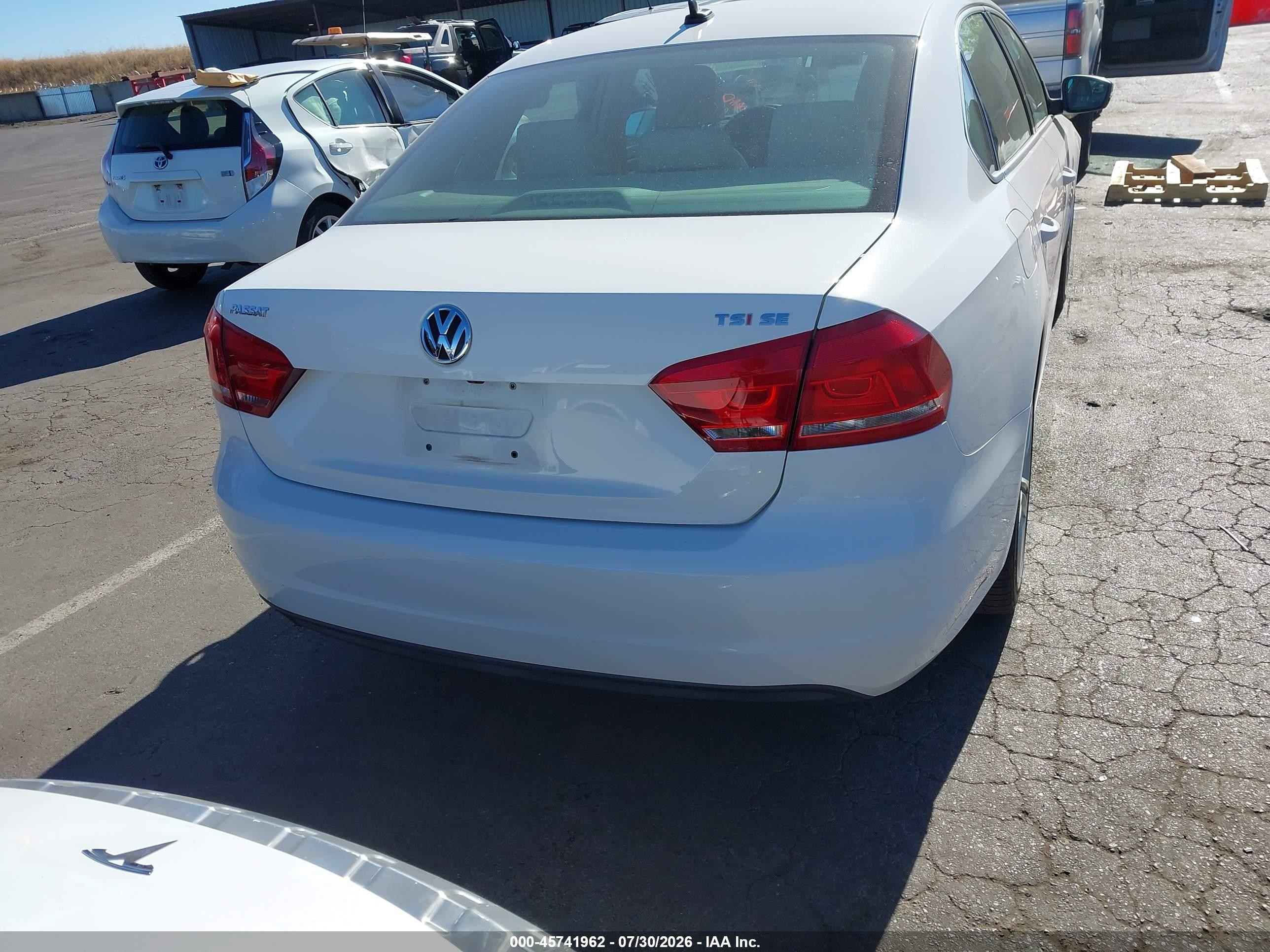 2014 Volkswagen Passat 1.8t Se White vin: 1VWBT7A39EC089734