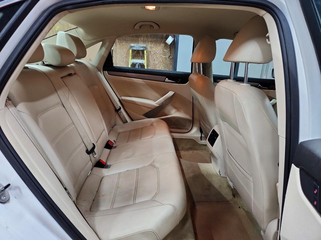 2014 Volkswagen Passat Se White vin: 1VWBT7A39EC105057