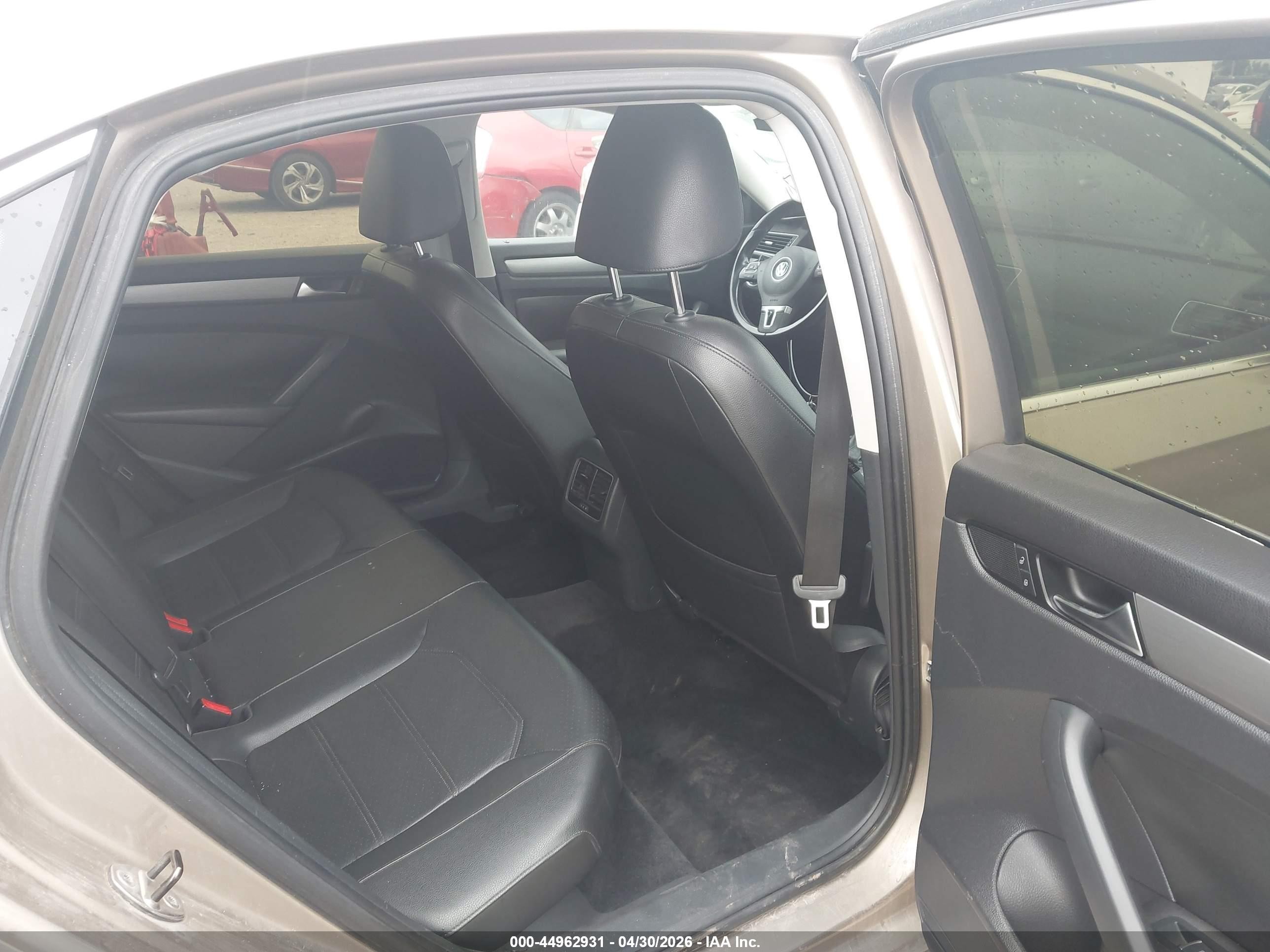 2015 Volkswagen Passat 1.8t Se Gold vin: 1VWBT7A39FC012069