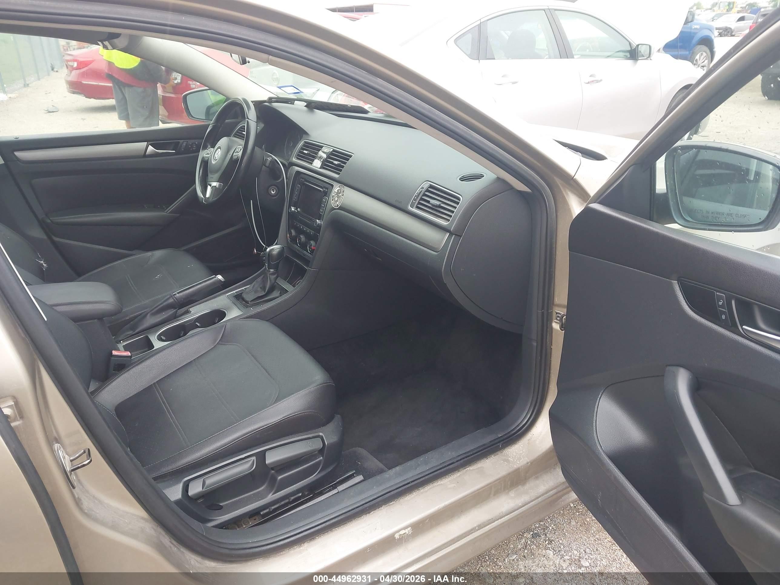 2015 Volkswagen Passat 1.8t Se Gold vin: 1VWBT7A39FC012069