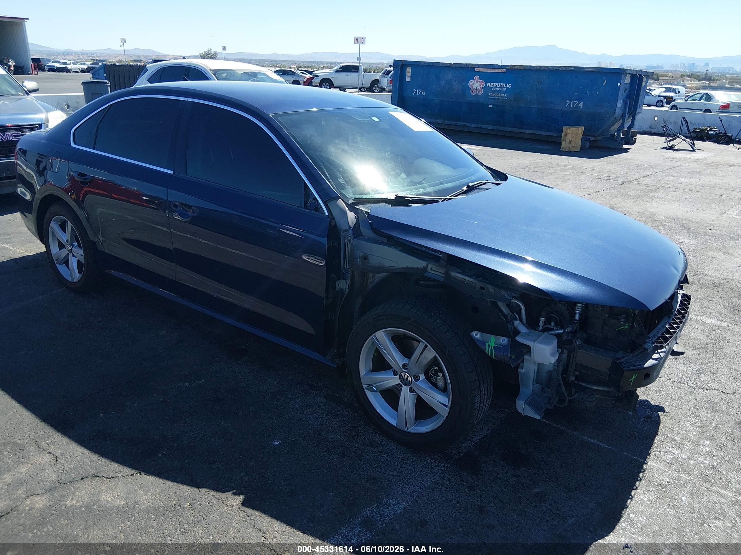 2015 Volkswagen Passat 1.8t Se Dark Blue vin: 1VWBT7A39FC025288