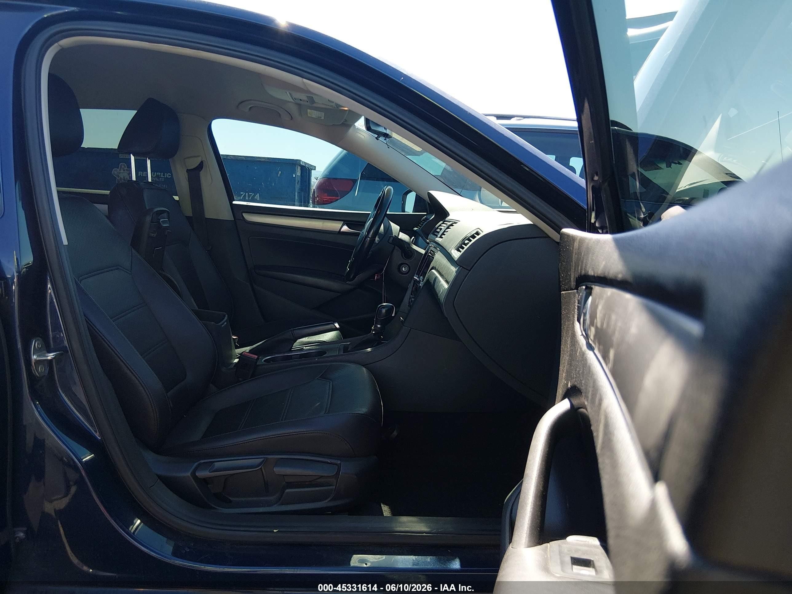 2015 Volkswagen Passat 1.8t Se Dark Blue vin: 1VWBT7A39FC025288