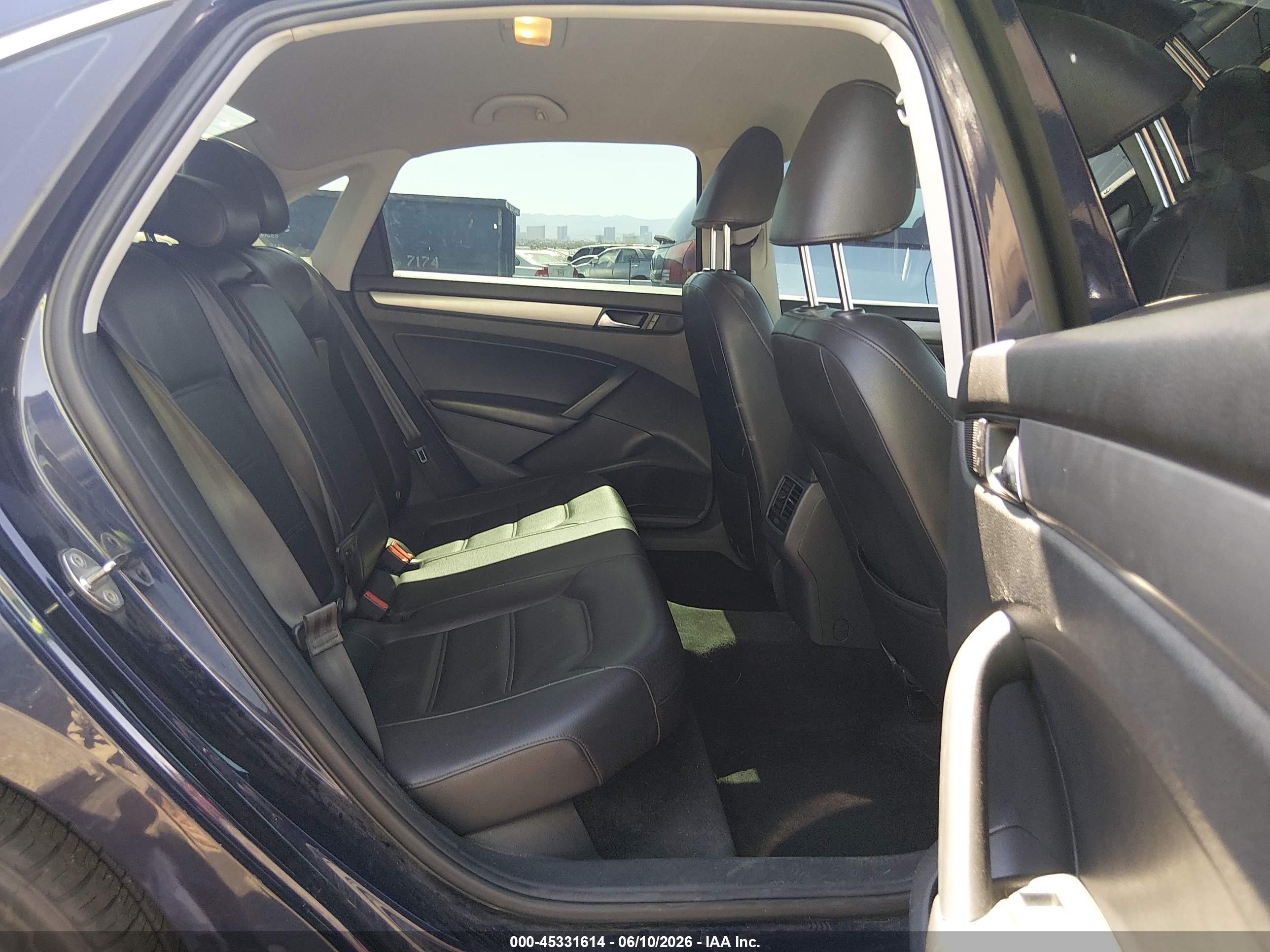 2015 Volkswagen Passat 1.8t Se Dark Blue vin: 1VWBT7A39FC025288