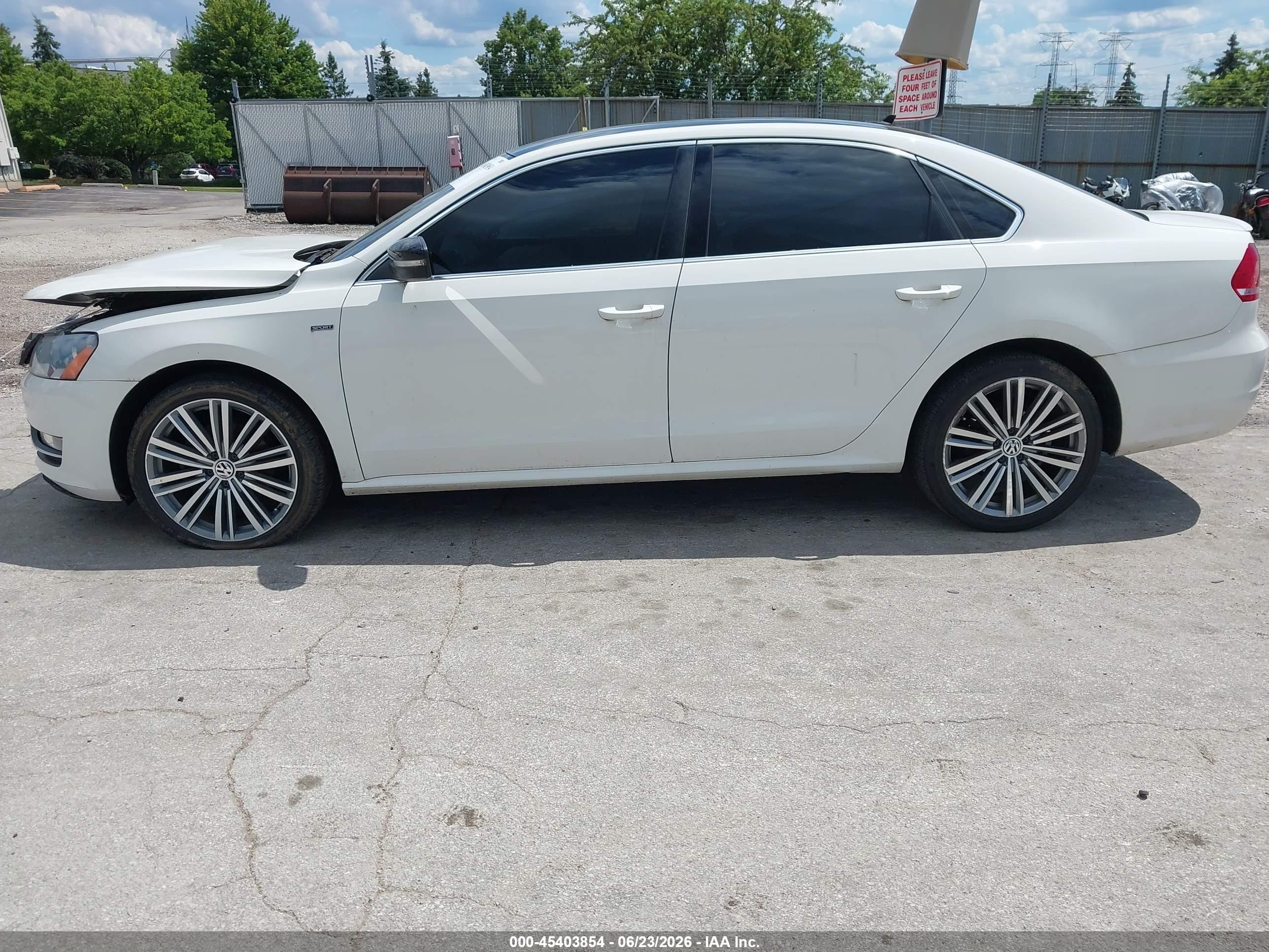2015 Volkswagen Passat 1.8t Sport White vin: 1VWBT7A39FC026229