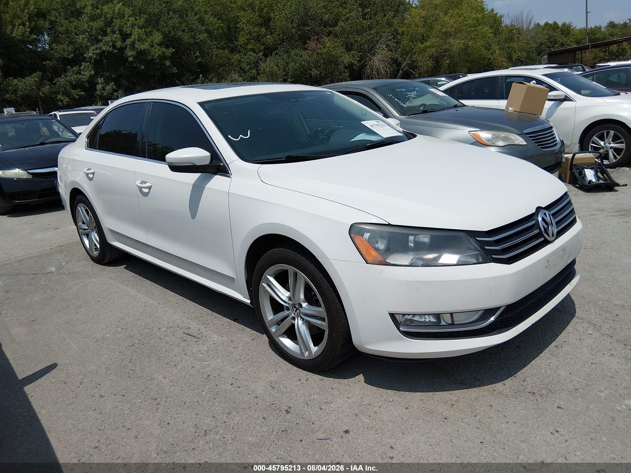 2015 Volkswagen Passat 1.8t Se Кремовый vin: 1VWBT7A39FC055522