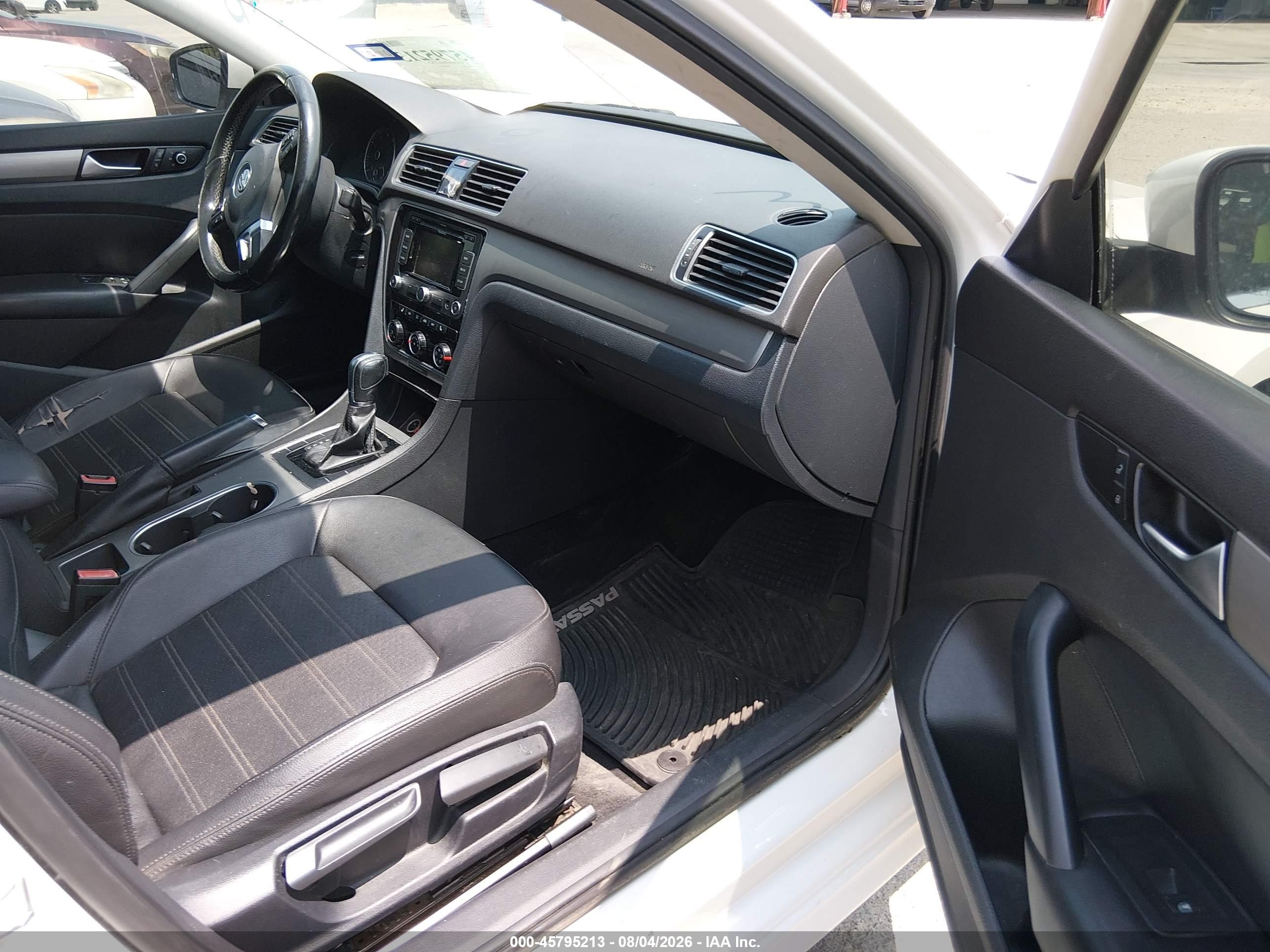 2015 Volkswagen Passat 1.8t Se Кремовый vin: 1VWBT7A39FC055522