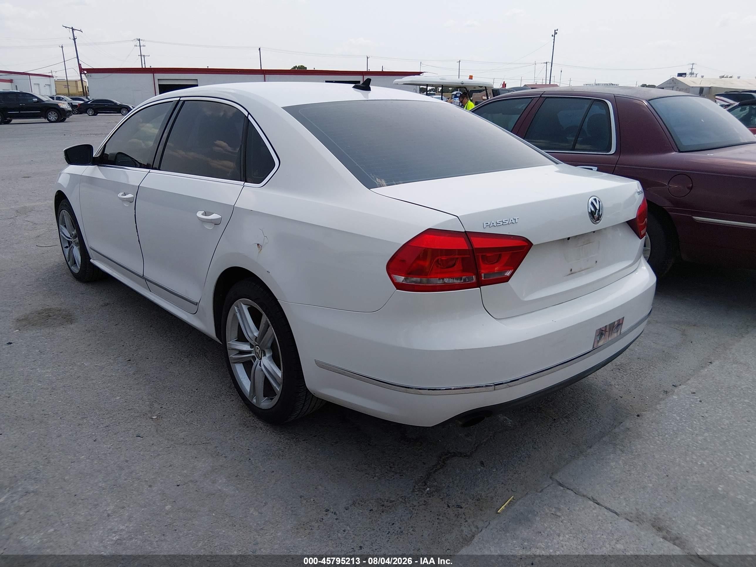 2015 Volkswagen Passat 1.8t Se Кремовый vin: 1VWBT7A39FC055522