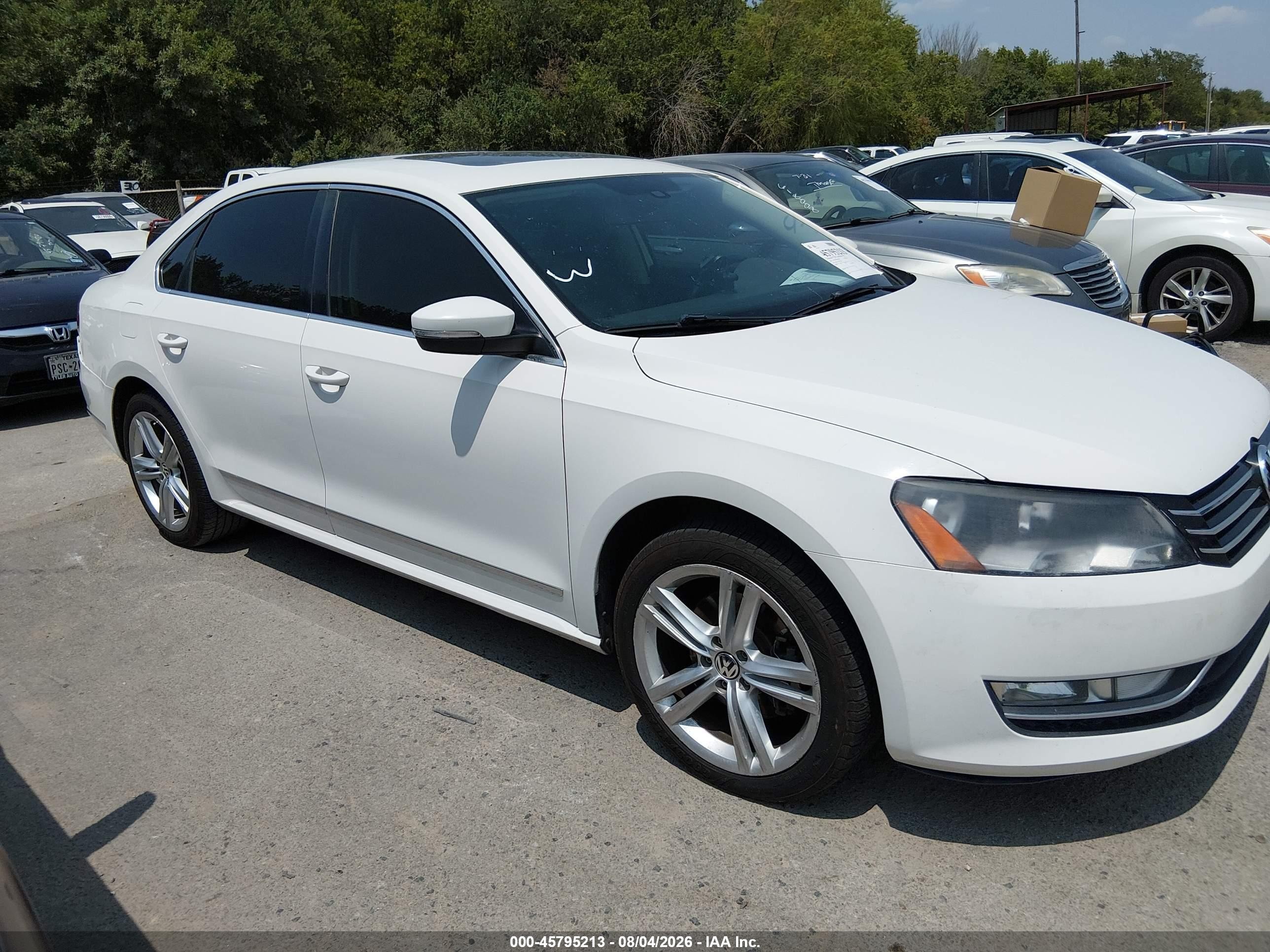 2015 Volkswagen Passat 1.8t Se Кремовый vin: 1VWBT7A39FC055522